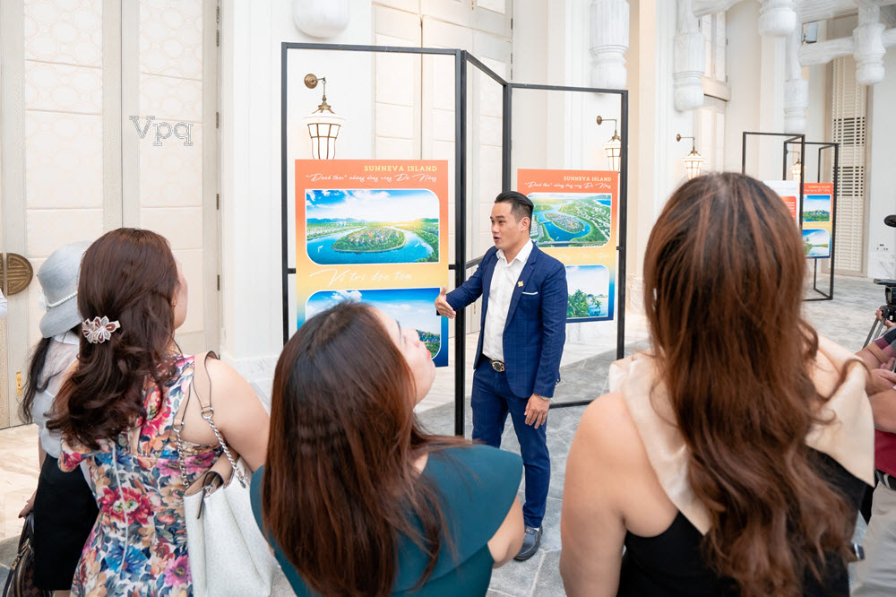 Đại diện ph&ograve;ng kinh doanh hệ sinh th&aacute;i Sun Group tại Việt Nam