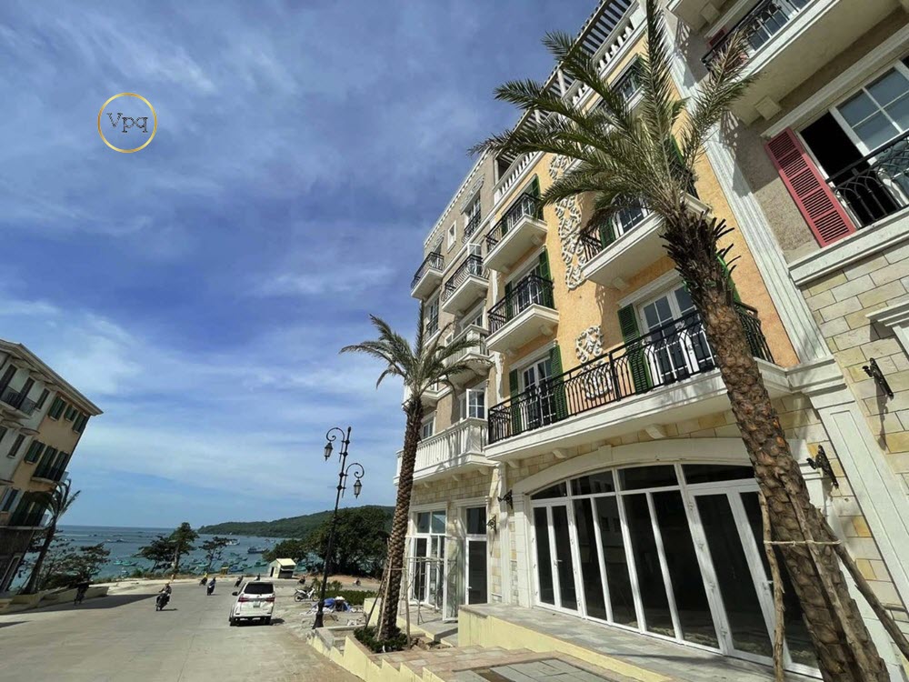 A220 The Center view biển từ tầng 1