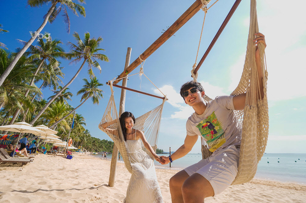 Hãy đến biển Hòn Thơm để yêu thương nhiều hơn bạn nhé