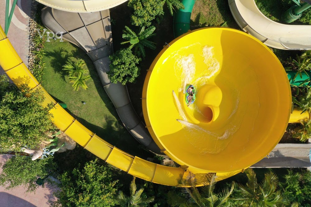 Công viên nước Aquatopia Water Park Hòn Thơm
