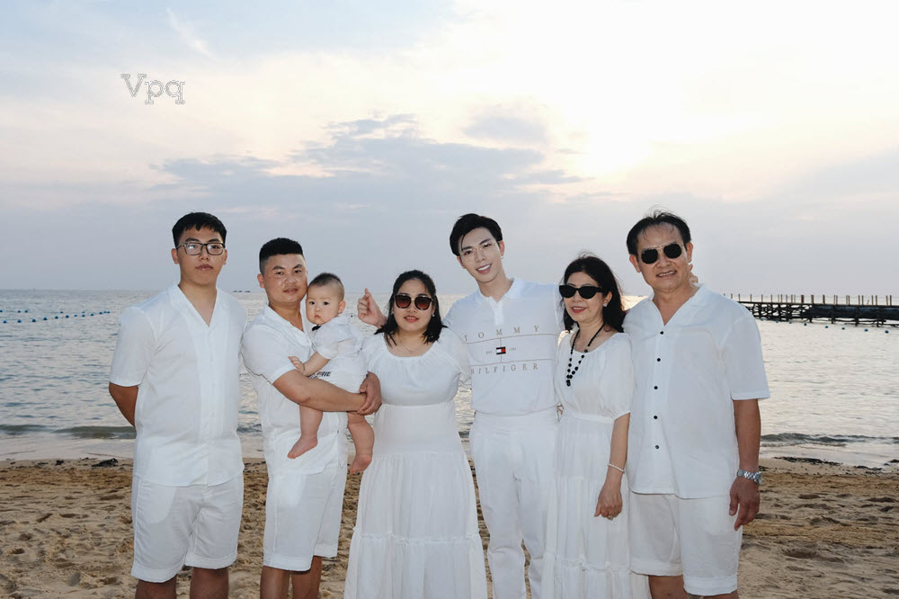 Erik check in c&ugrave;ng gia đ&igrave;nh tại Đảo Thi&ecirc;n Đường H&ograve;n Thơm (NG: Ảnh MXH)
