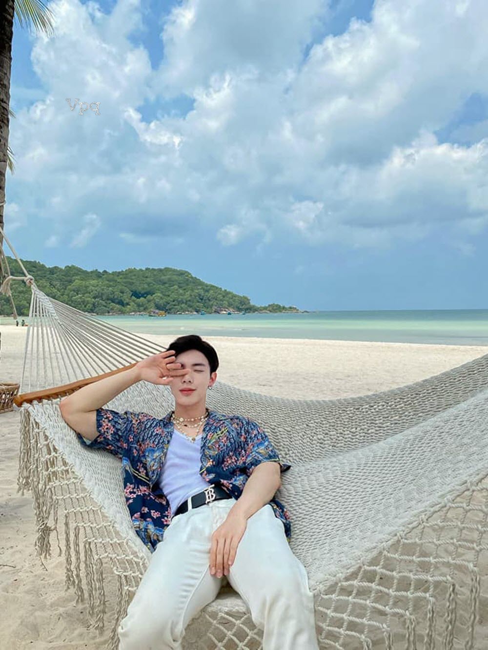Erik check in tại B&atilde;i Kem - TOP 50 b&atilde;i biển đẹp nhất h&agrave;nh tinh (Ảnh MXH Facebook Erik)