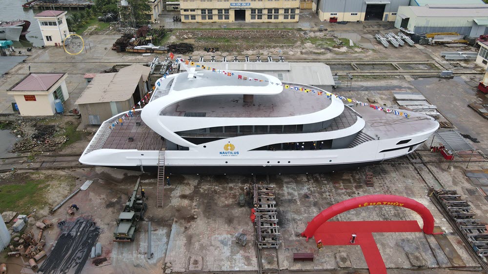 Hình ảnh du thuyền Nautilus - Tổ hợp thể thao giải trí trên biển trước khi hạ thủy tại Phú Quốc