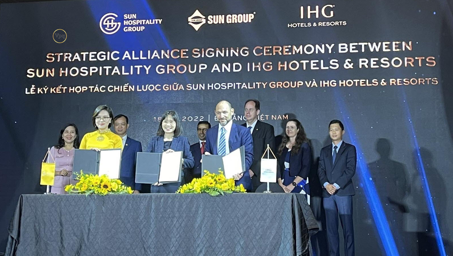 Lễ k&yacute; kết hợp t&aacute;c chiến lước giữa Sun Hospitality Group v&agrave; IHG Hotels & Resorts