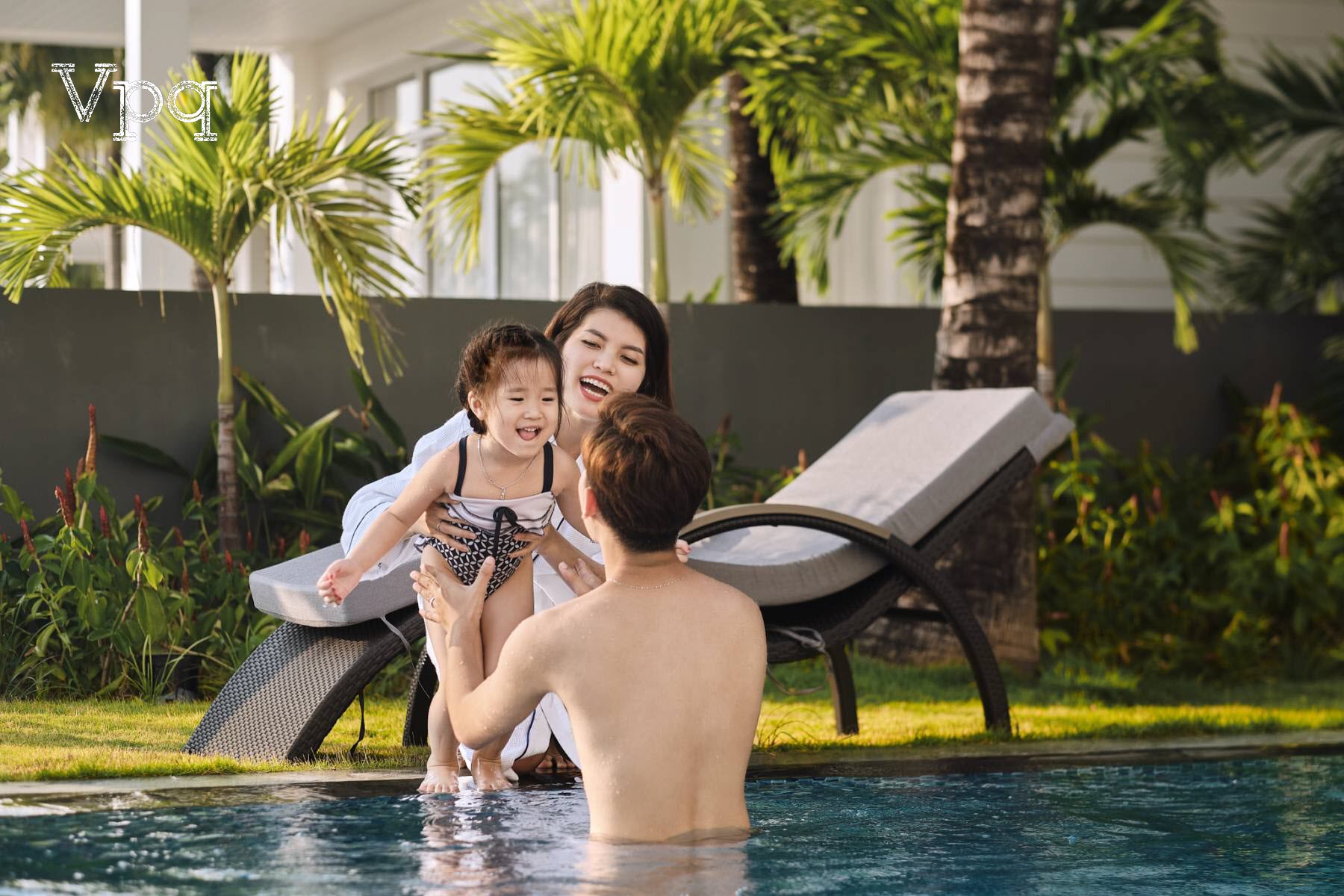 Hồ bơi riêng biệt thự trên đồi