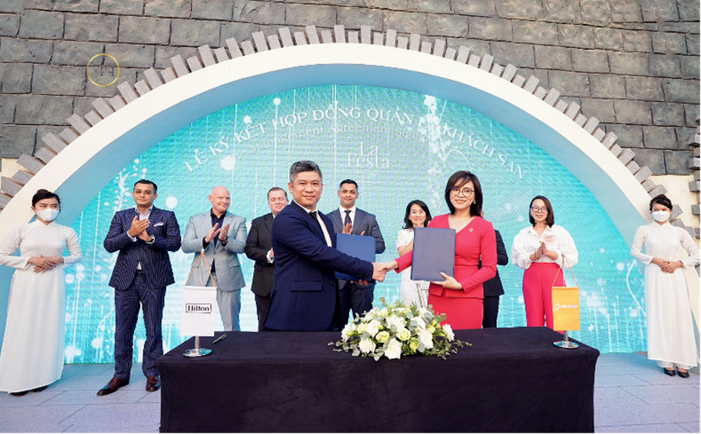 Lễ ký kết hợp đồng quản lý khách sạn giữa Hilton và Sun Group