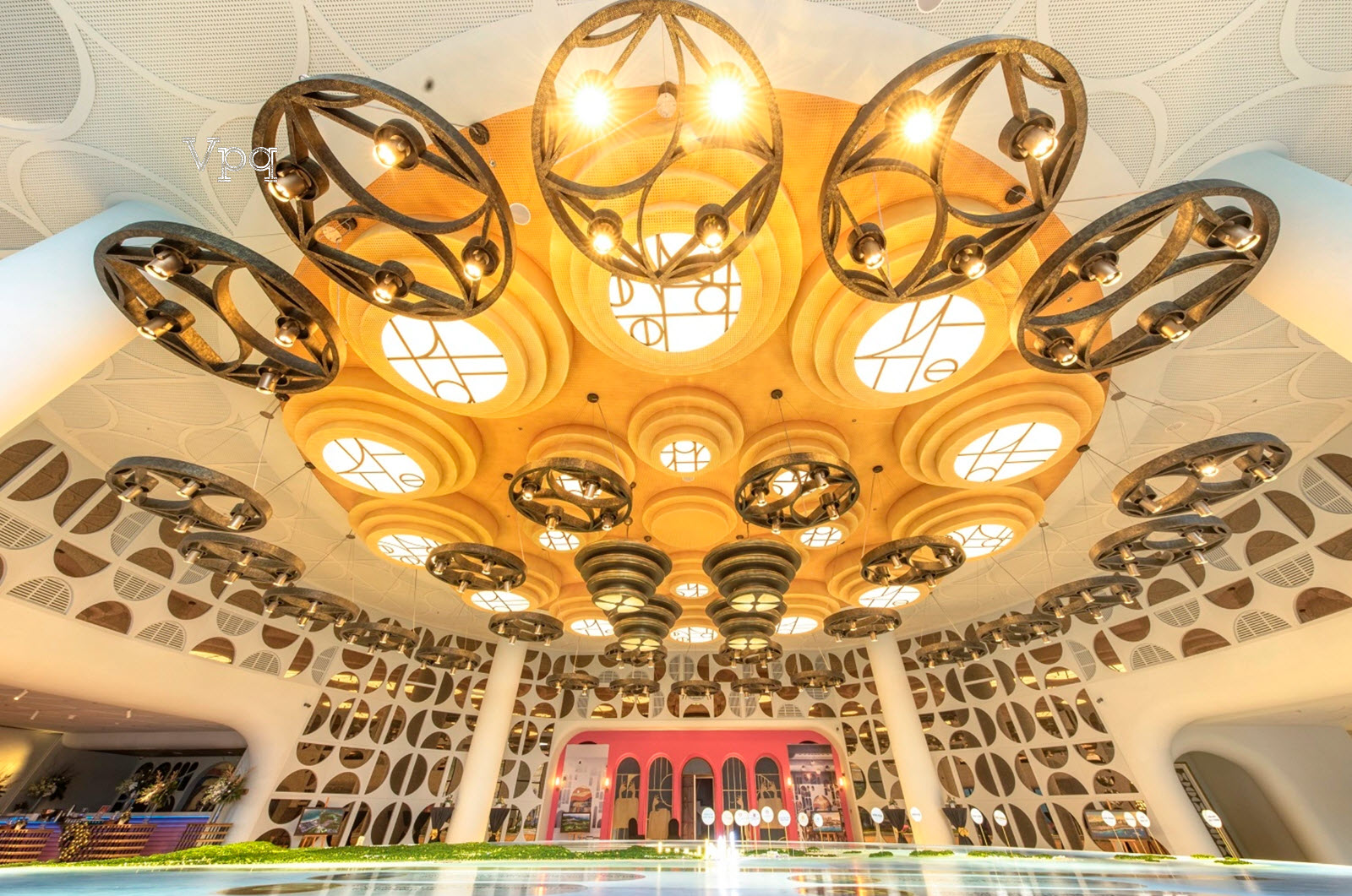 Bộ đèn chùm tại Sale Center - Sun Signature Gallery