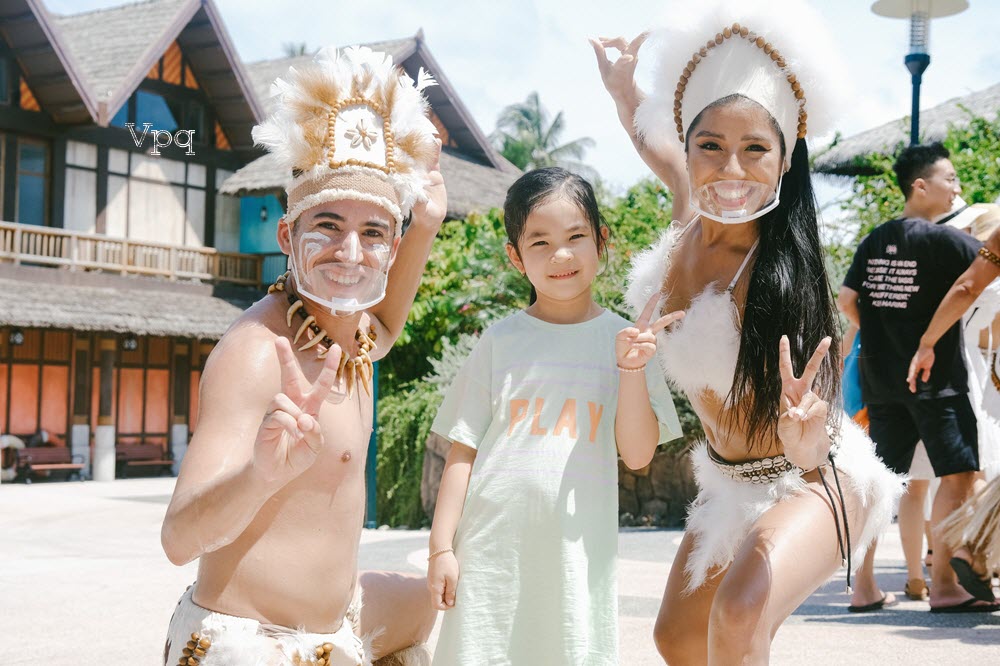 Check in cùng các vũ công La Tinh xinh đẹp