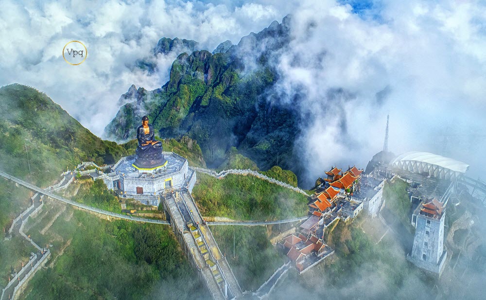 Khung cảnh tiên giới quanh tượng phật A Di Đà