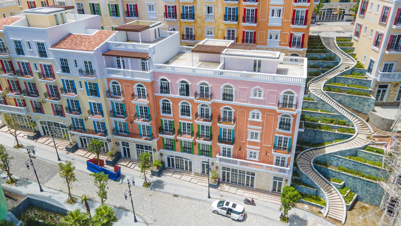 Thang Rồng Địa Trung Hải, Phú Quốc làm nổi bật những căn shophouse The Center