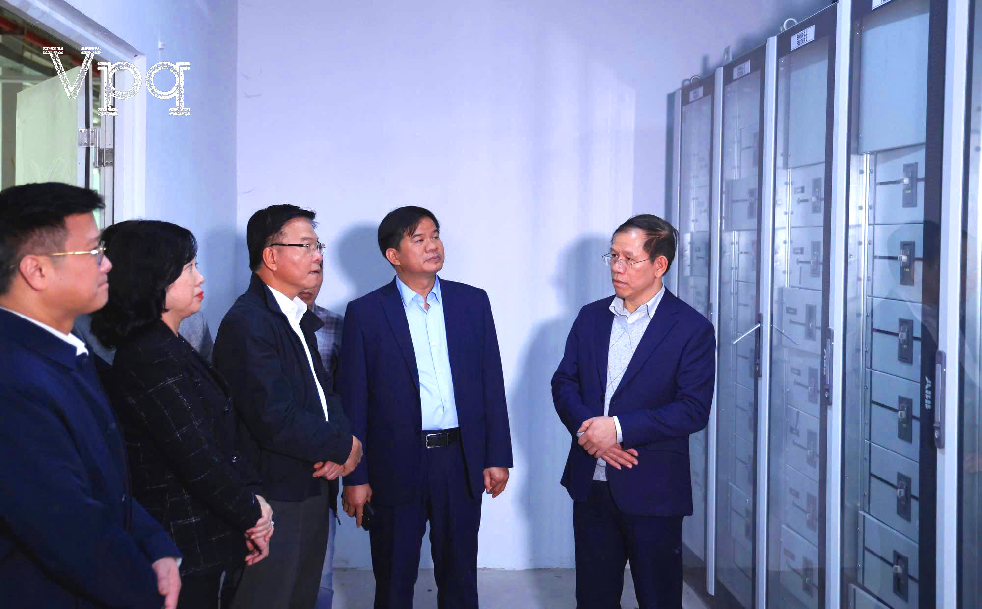Phó Thủ tướng Lê Thành Long kiểm tra hệ thống điện tại tầng hầm Cơ sở 2 Bệnh viện Bạch Mai