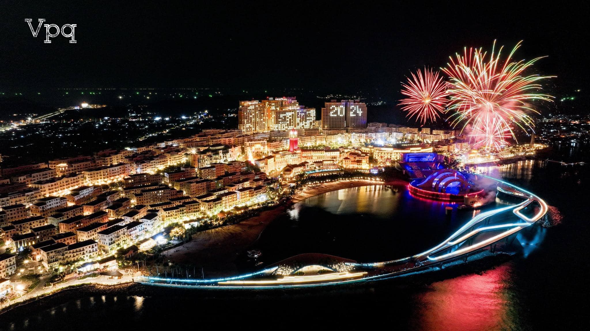 Cầu Hôn (Kiss Bridge) - một công trình Việt Nam được tờ báo uy tín quốc tế đưa tin giới thiệu và trang trọng đặt tại trang chủ