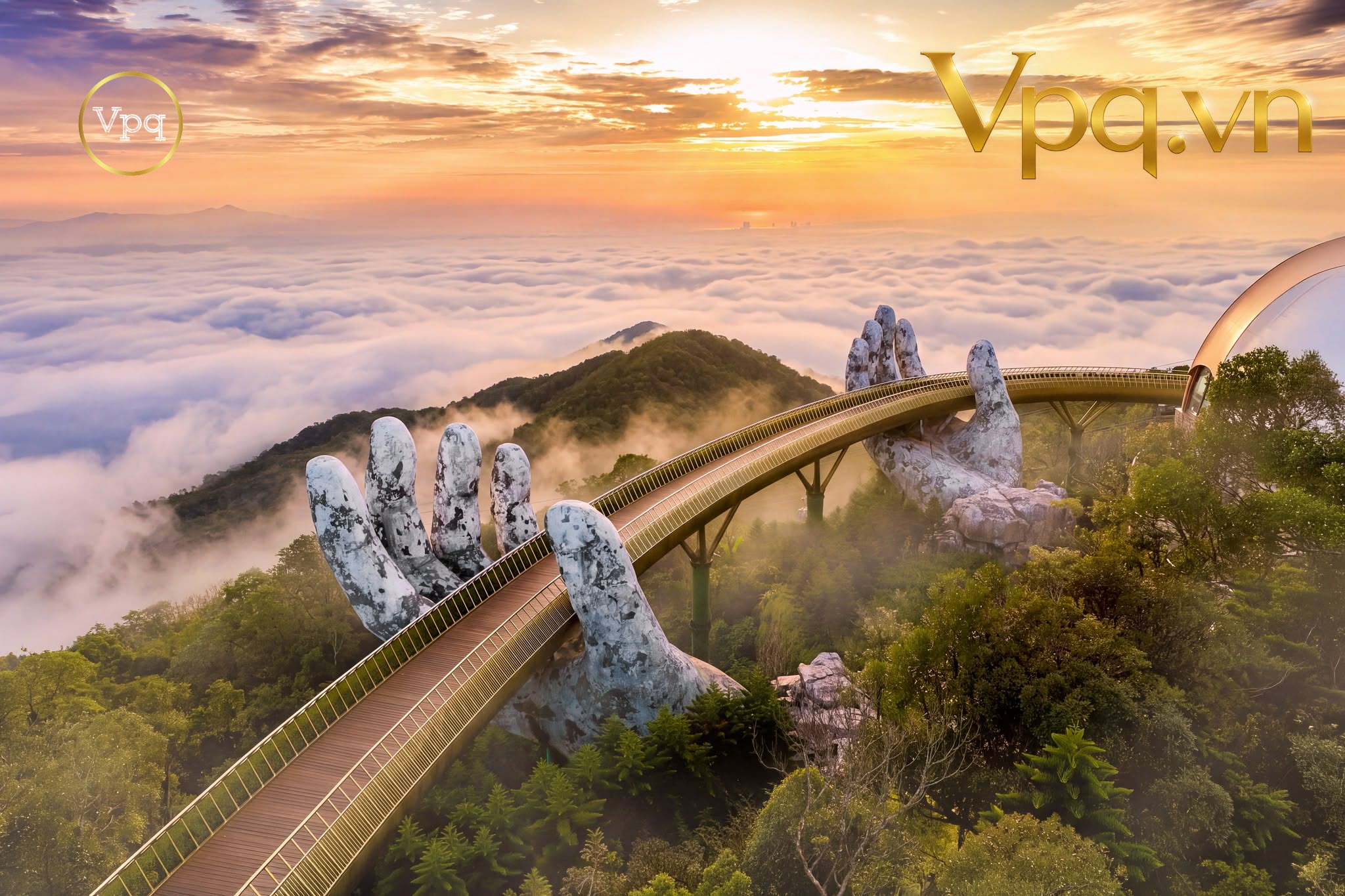 Cầu Vàng - một trong những biểu tượng mới của du lịch Việt Nam trong mắt bạn bè quốc tế, do con người kiến tạo nên