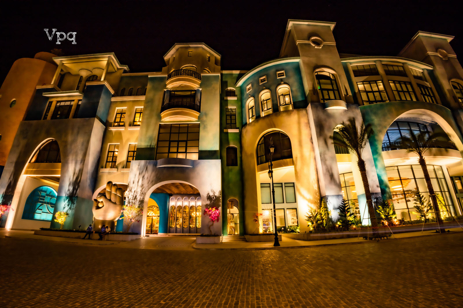 Sun Signature Gallery l&agrave;m Sunset Town Ph&uacute; Quốc bừng s&aacute;ng trong đ&ecirc;m