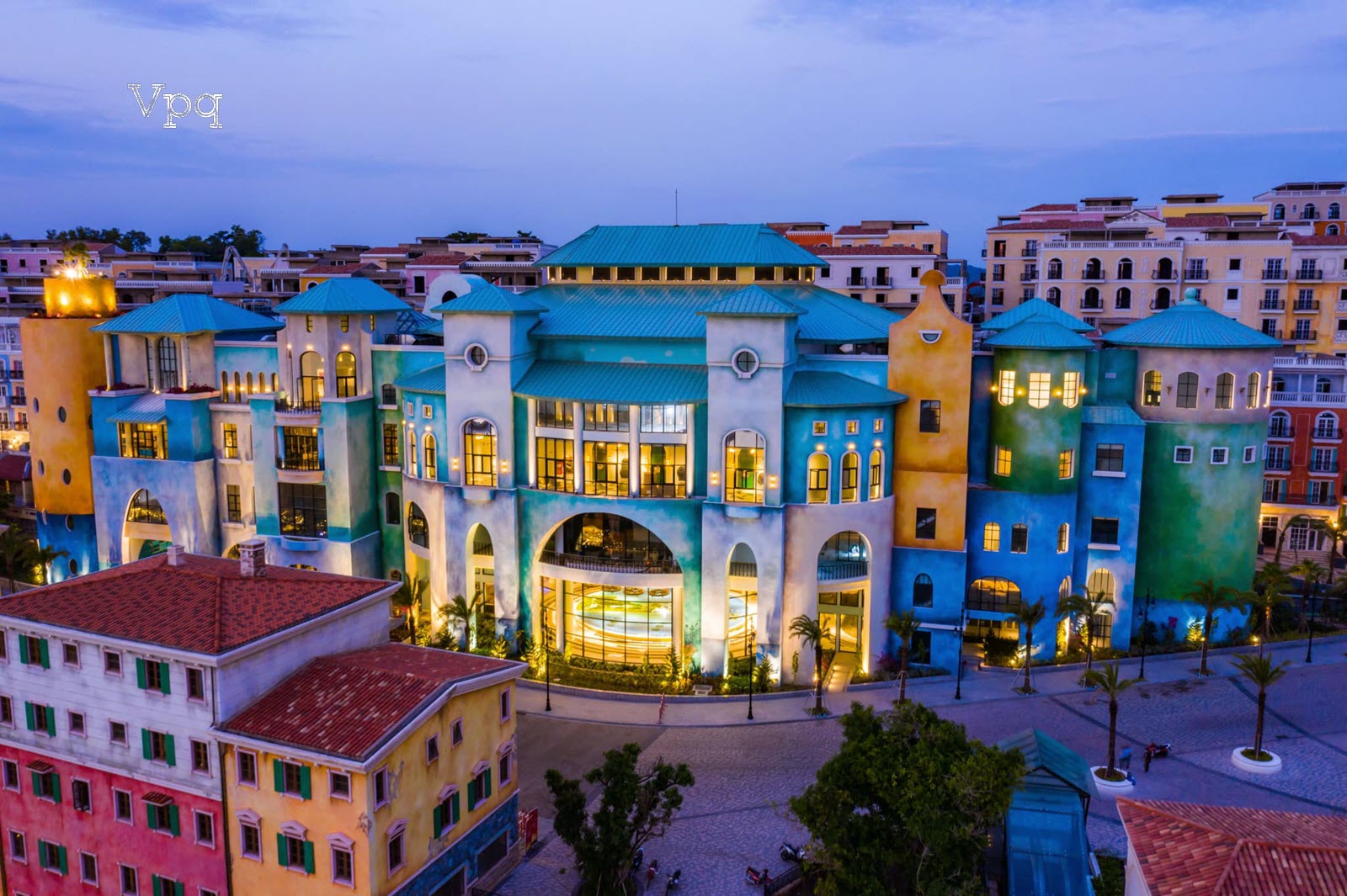 Sun Signature Gallery khi ho&agrave;ng h&ocirc; bu&ocirc;ng xuống Sunset Town