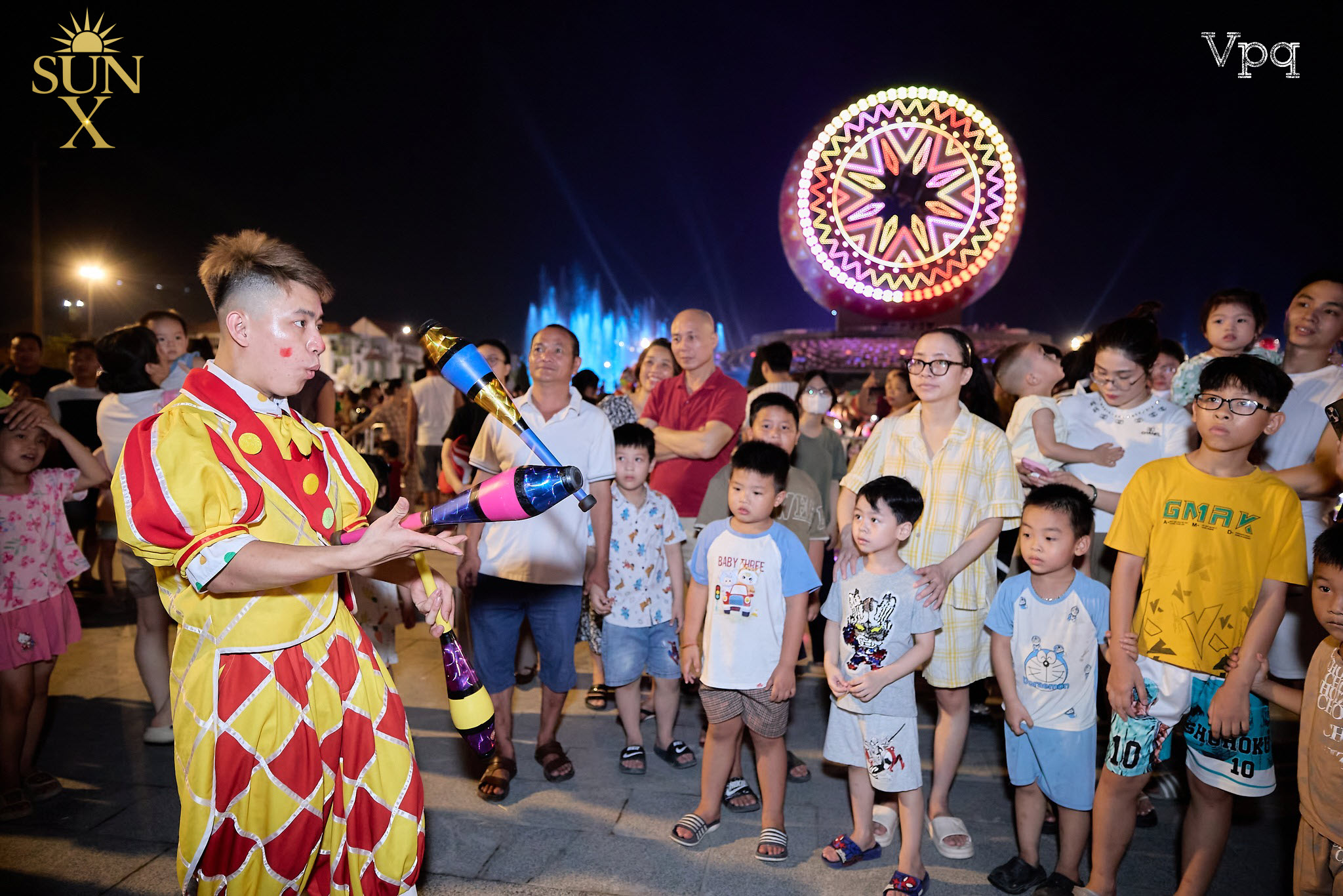 Hoạt động xiếc tại chợ đ&ecirc;m Vuifest H&agrave; Nam