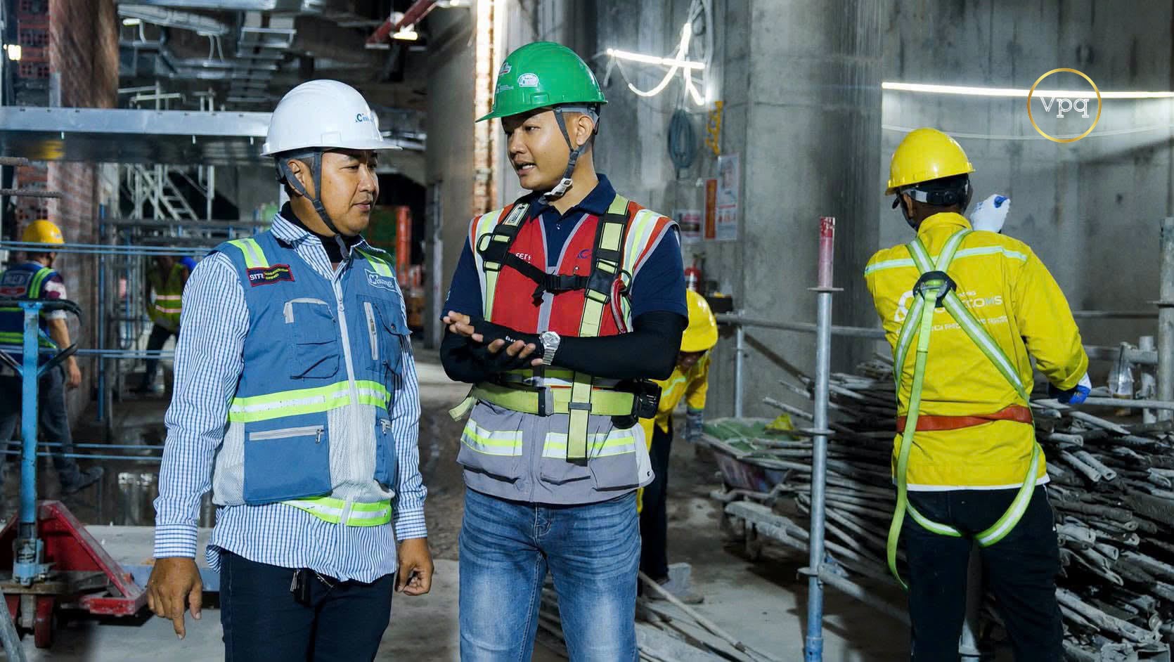 Công nhân phục vụ APEC
