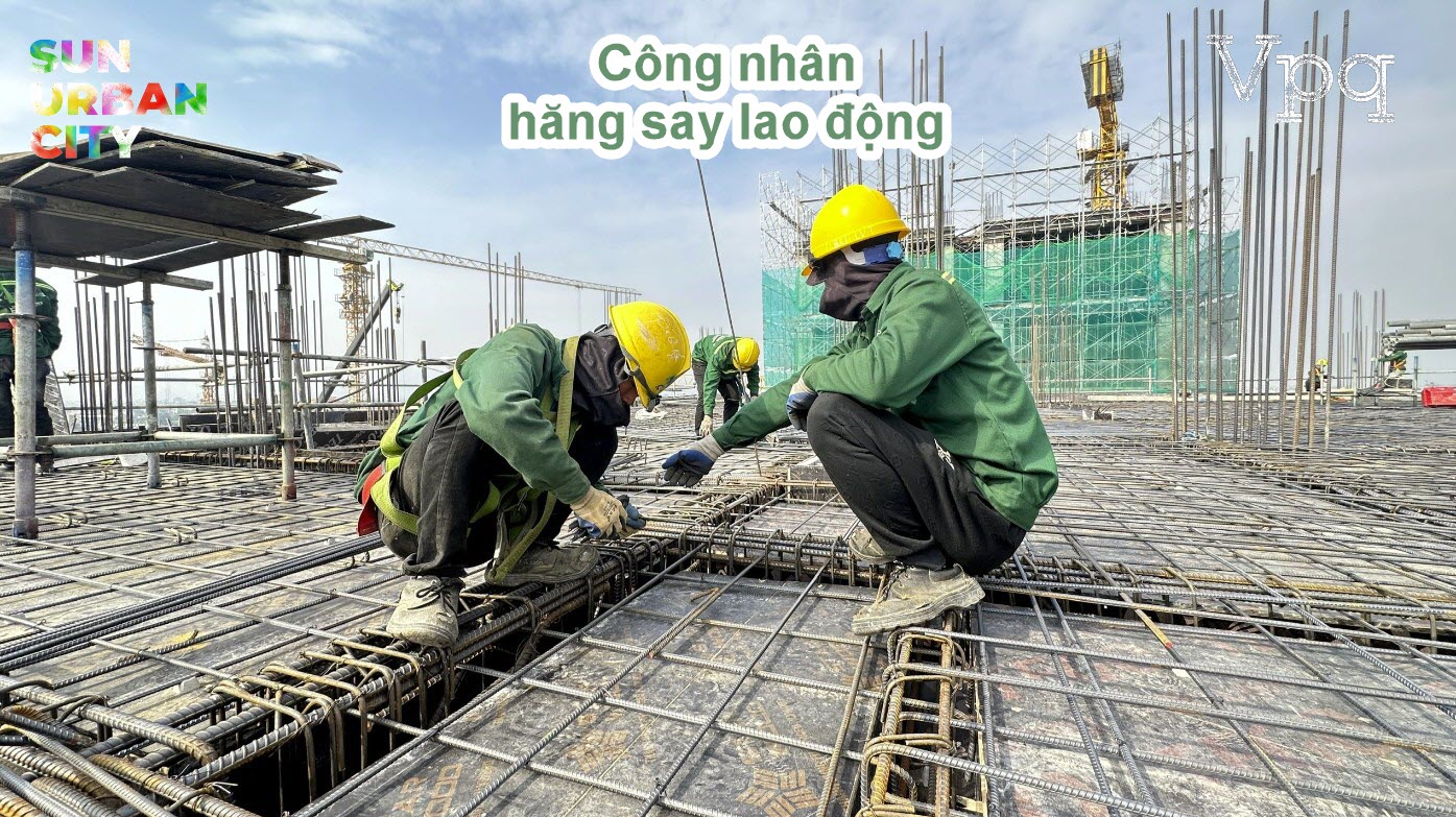 Công nhân nhà thầu Conteccons hăng say lao động