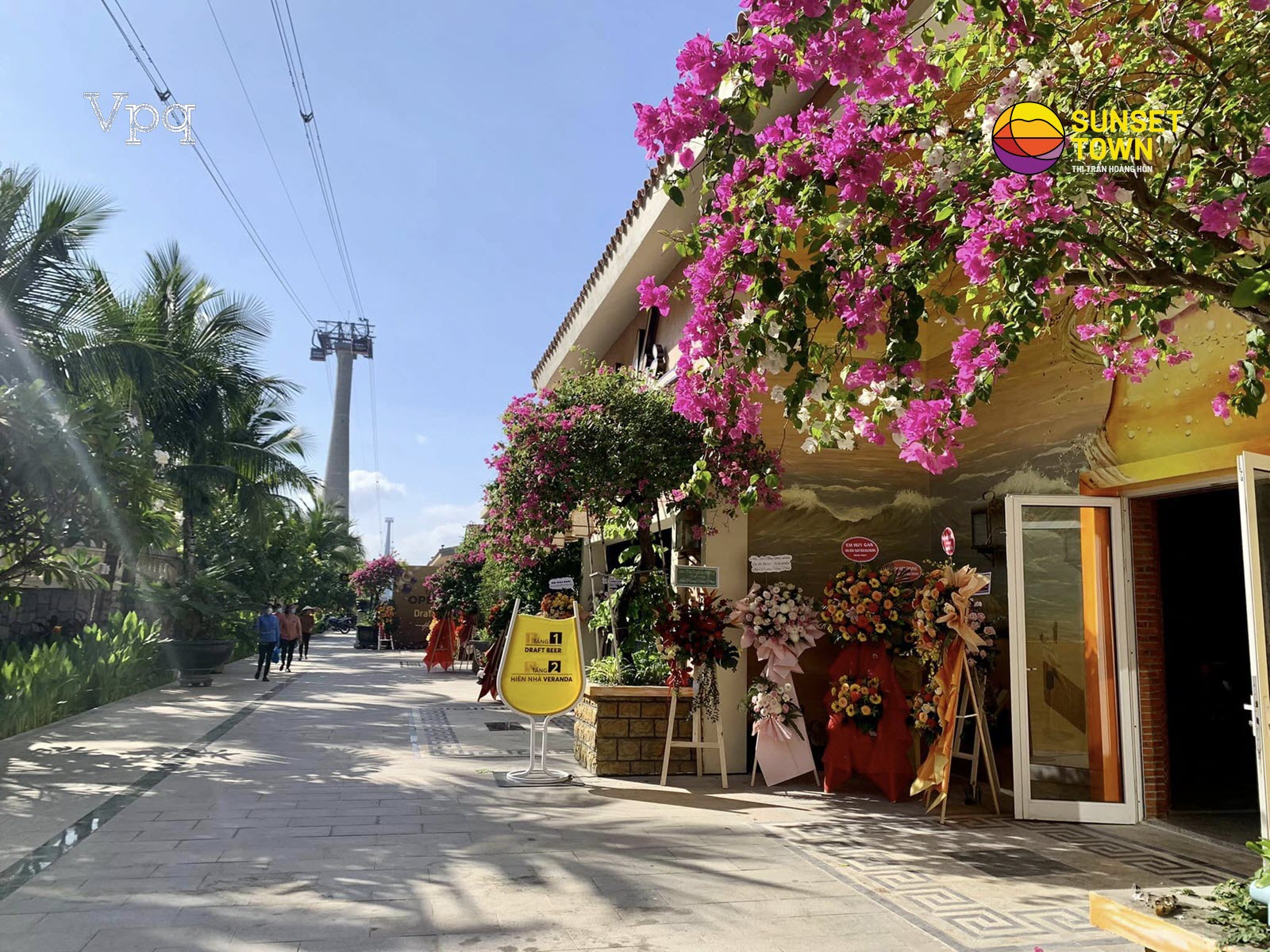Kh&ocirc;ng gian lối v&agrave;o Hi&ecirc;n Nh&agrave; Veranda