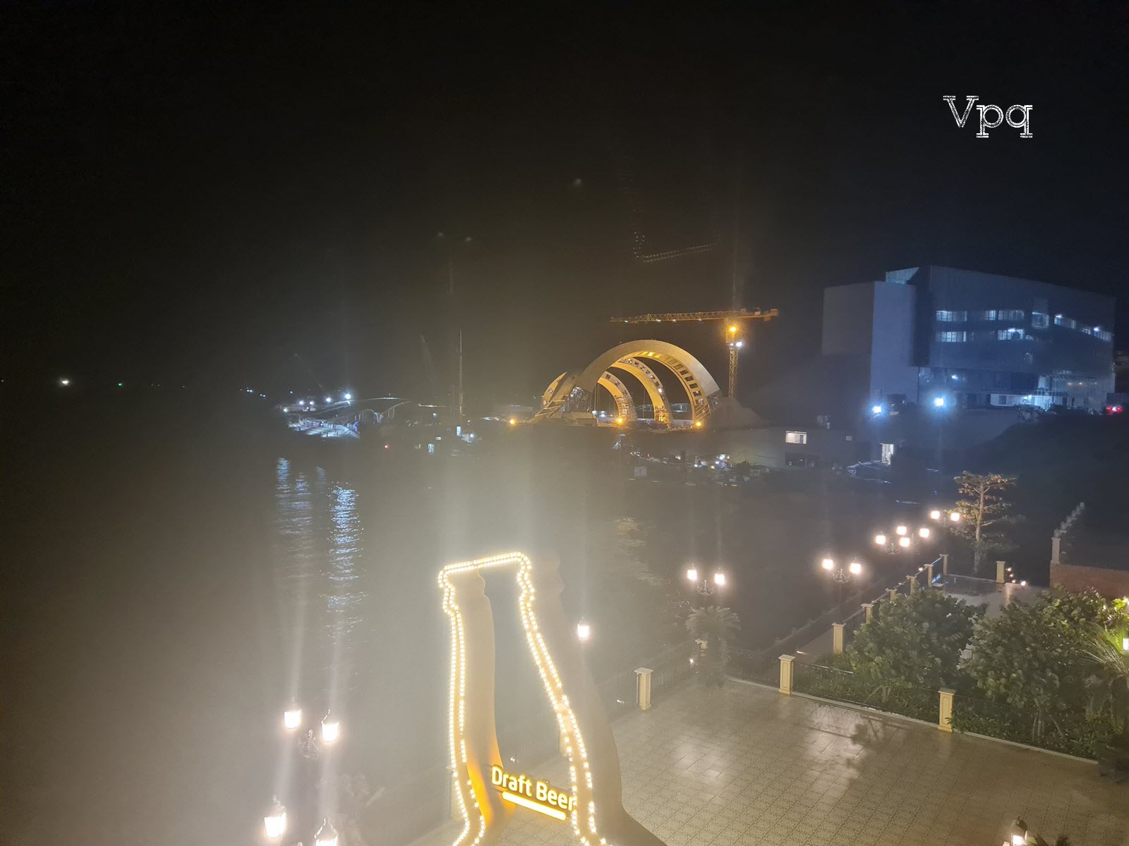 Draft Beer Địa Trung Hải Ph&uacute; Quốc view trực diện Show Vortex v&agrave; Cầu H&ocirc;n