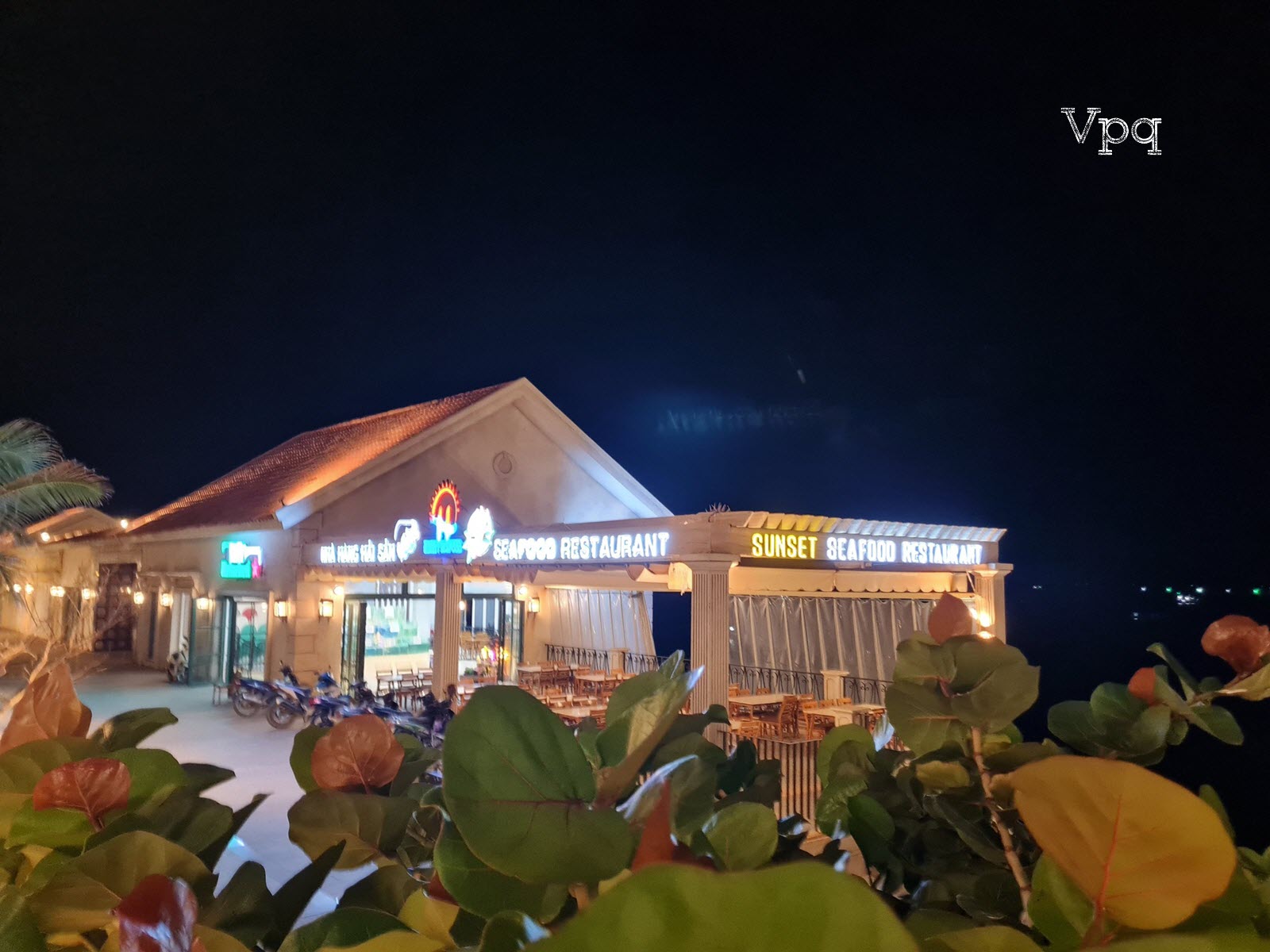 Tới đ&acirc;y Draft Beer Địa Trung Hải l&agrave; nơi hội tụ của thực kh&aacute;ch Sunset Town Ph&uacute; Quốc