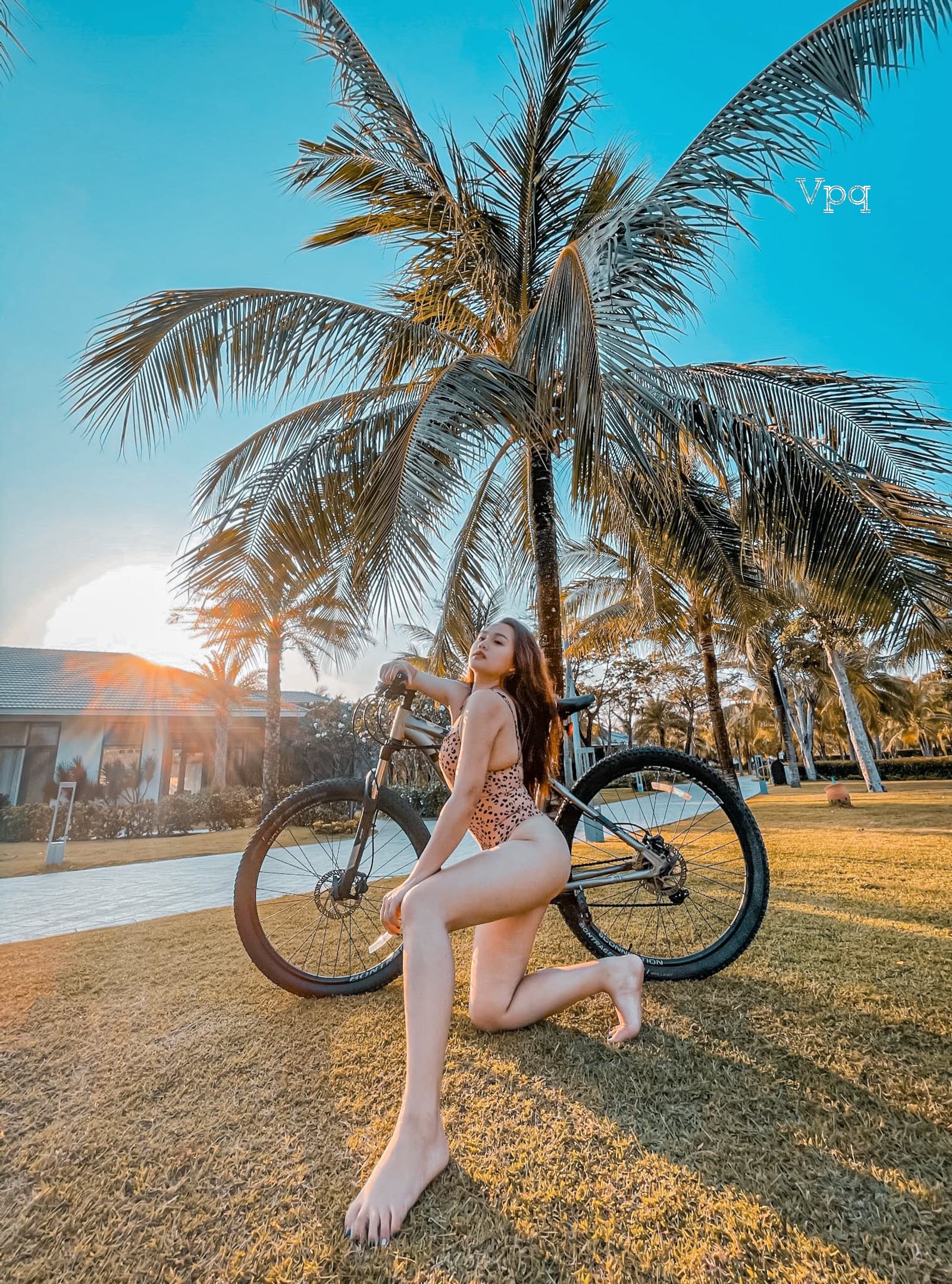 Khi đi gia đình thì bạn nên book phòng ở các khu resort vì đầy đủ dịch vụ