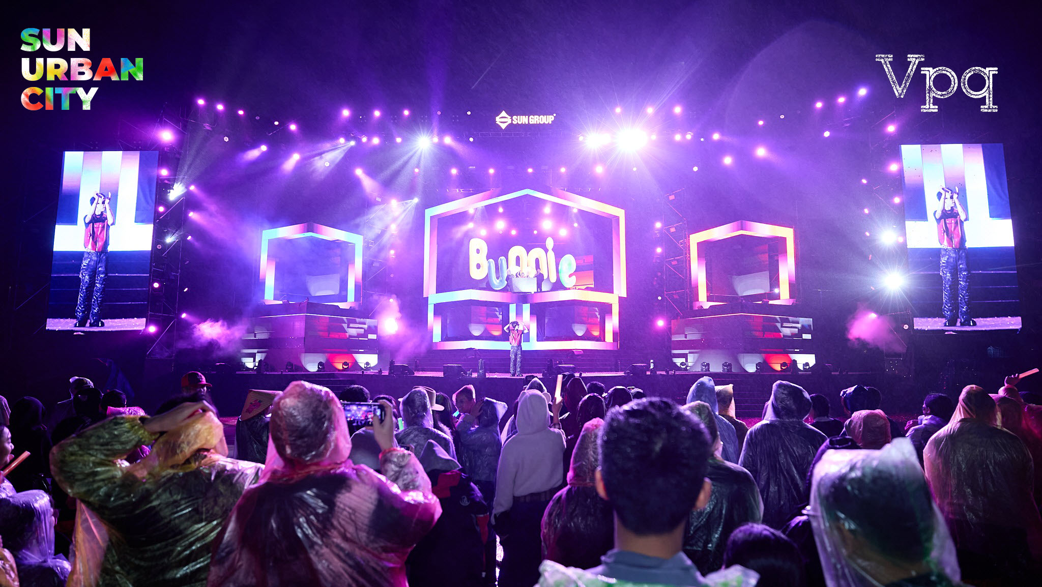 DJ Bunni đốt cháy sân khấu