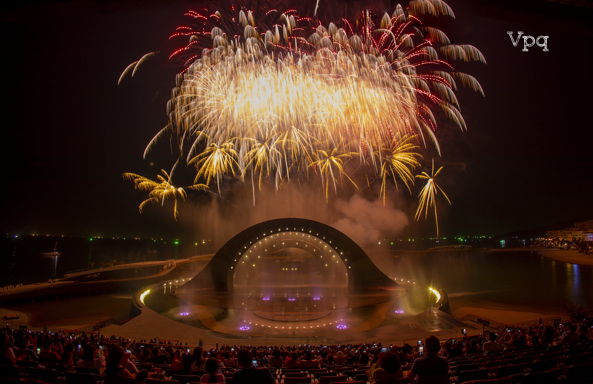 Show diễn đa phương tiện đầu tiên của Việt Nam