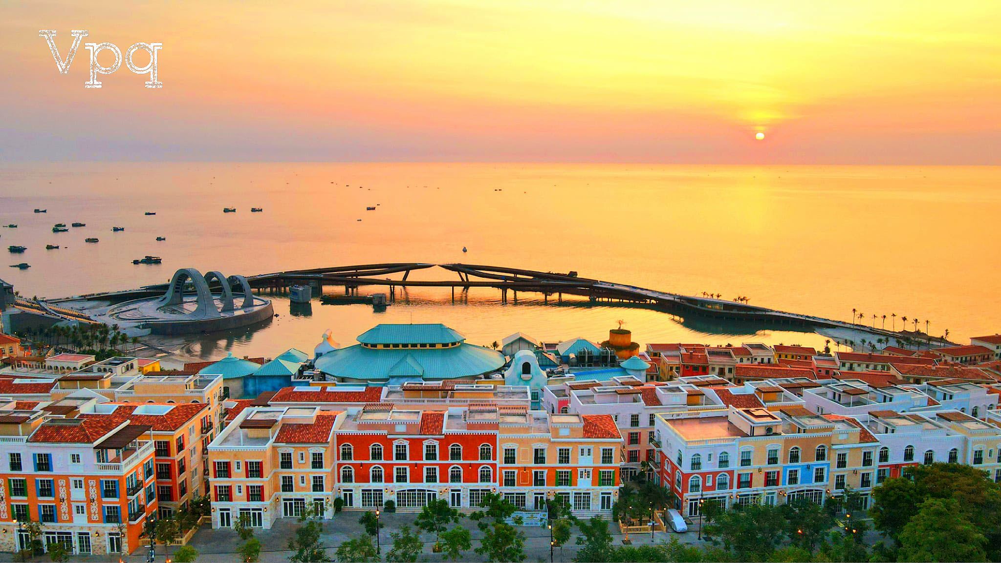 Sunset Town với công trình biểu tượng Cầu Hôn, được mệnh danh là nơi ngắm hoàng hôn đẹp nhất Phú Quốc
