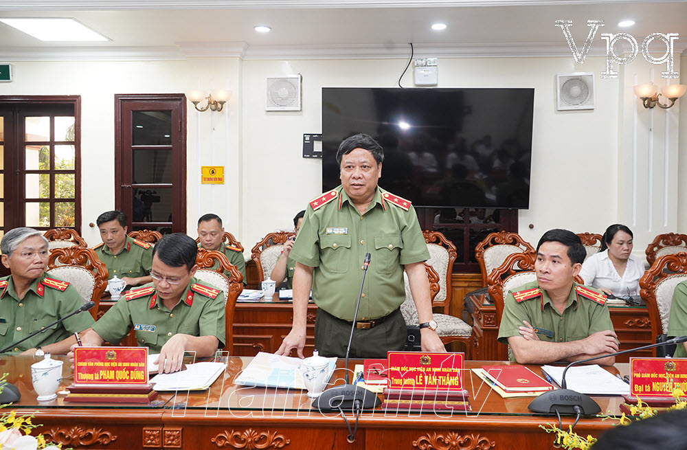 Trung tướng Lê Văn Thắng, Giám đốc Học viện An ninh Nhân dân phát biểu tại buổi làm việc