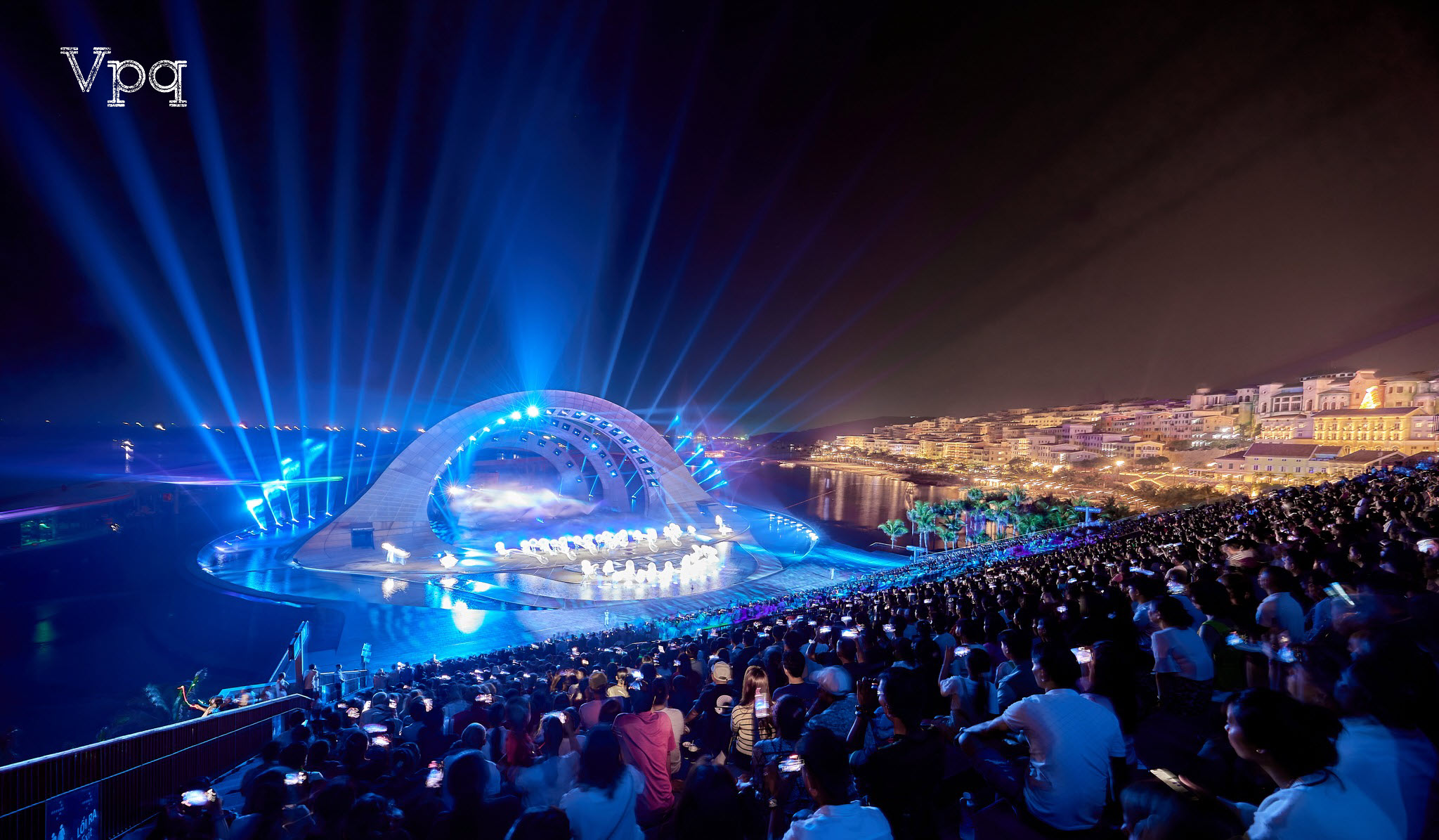 H&igrave;nh ảnh thực tế show diễn Kiss Of The Sea do ECA2 sản xuất