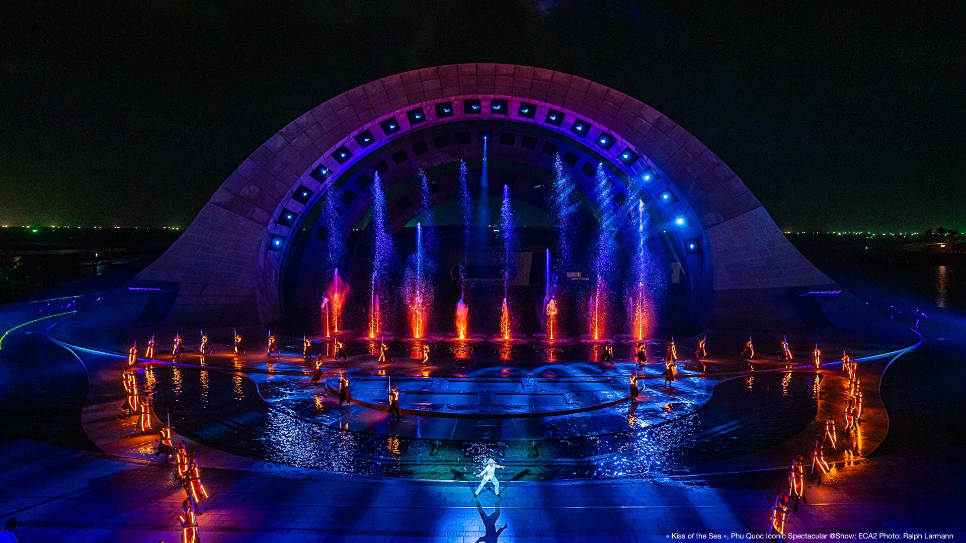 Show diễn Kiss The Stars - Ảnh 1