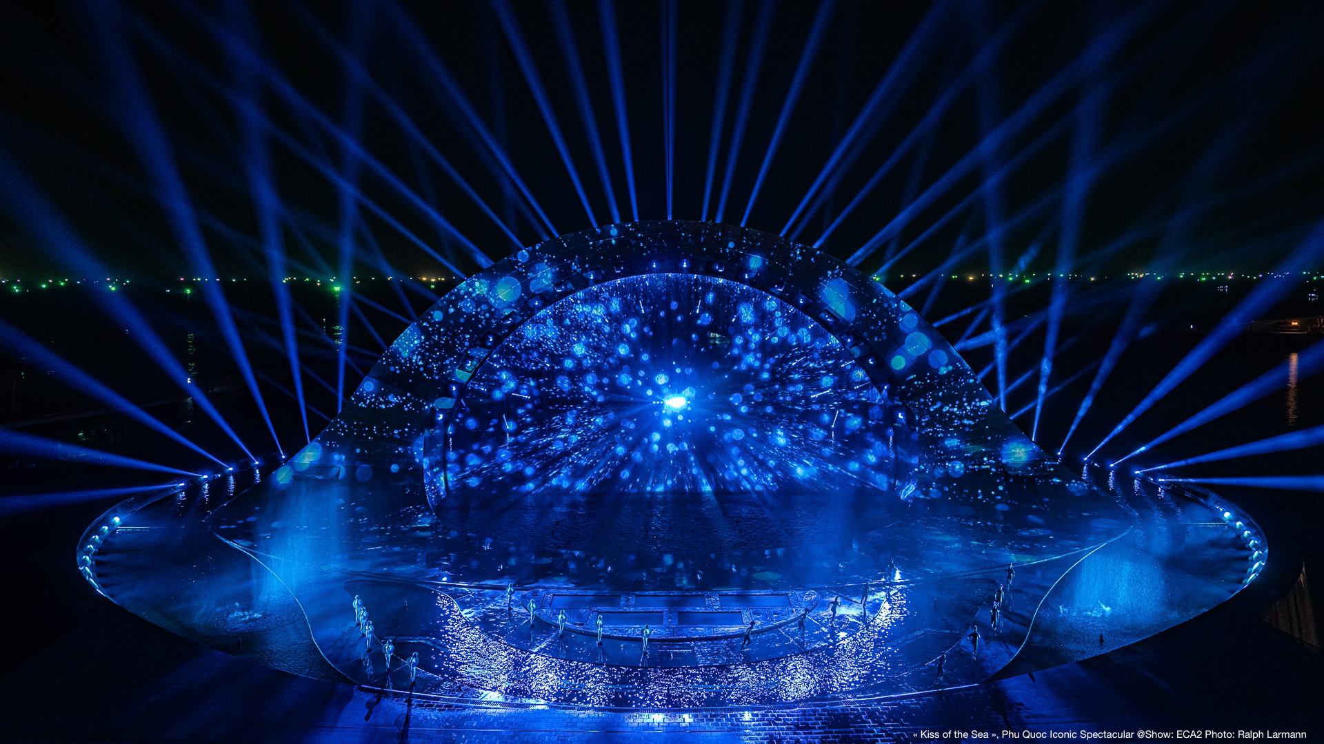 Show diễn Nụ H&ocirc;n của Biển Cả 2024