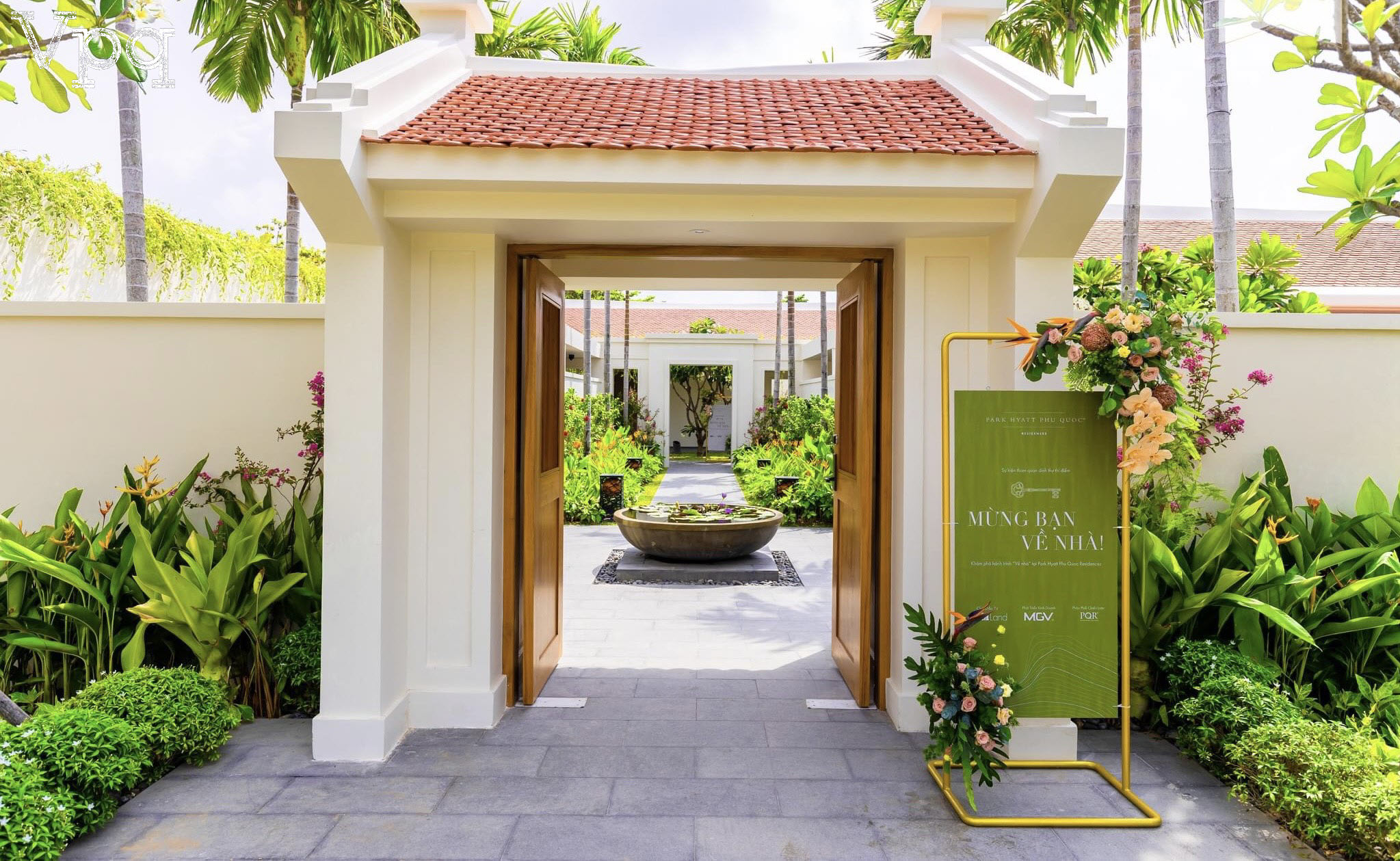Cánh cổng dinh thự Park Hyatt Phu Quoc mừng bạn về nhà