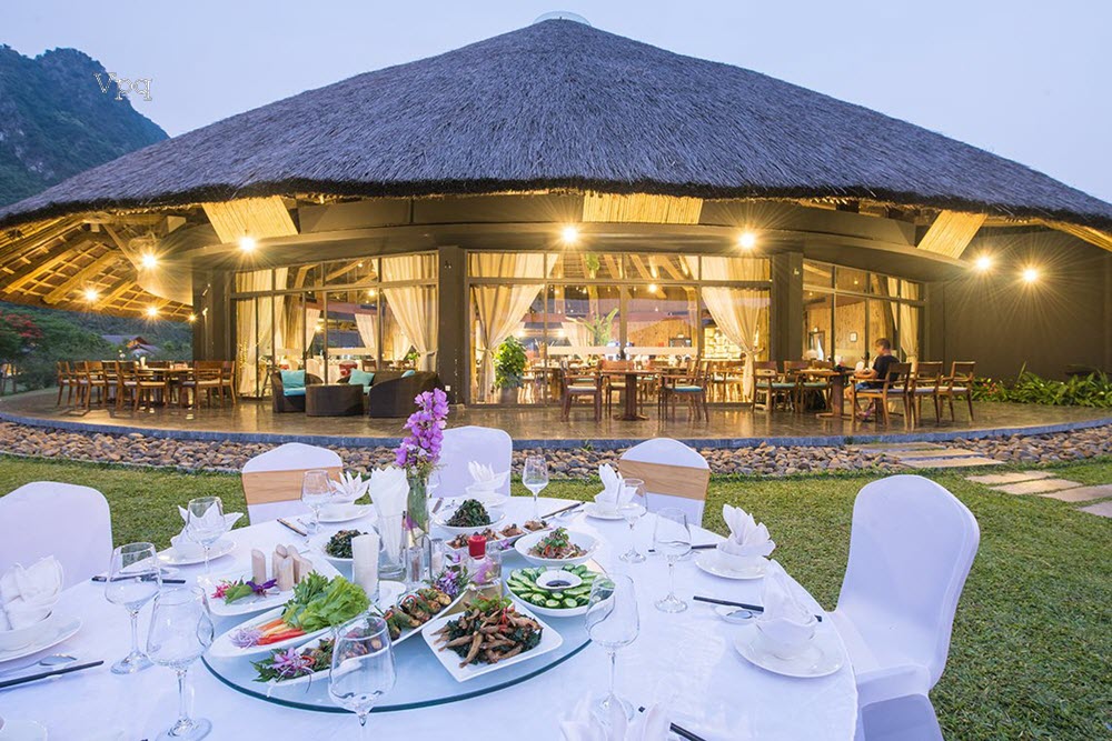 Kh&ocirc;ng gian nh&agrave; h&agrave;ng ấm c&uacute;ng tại Serena Resort H&ograve;a B&igrave;nh