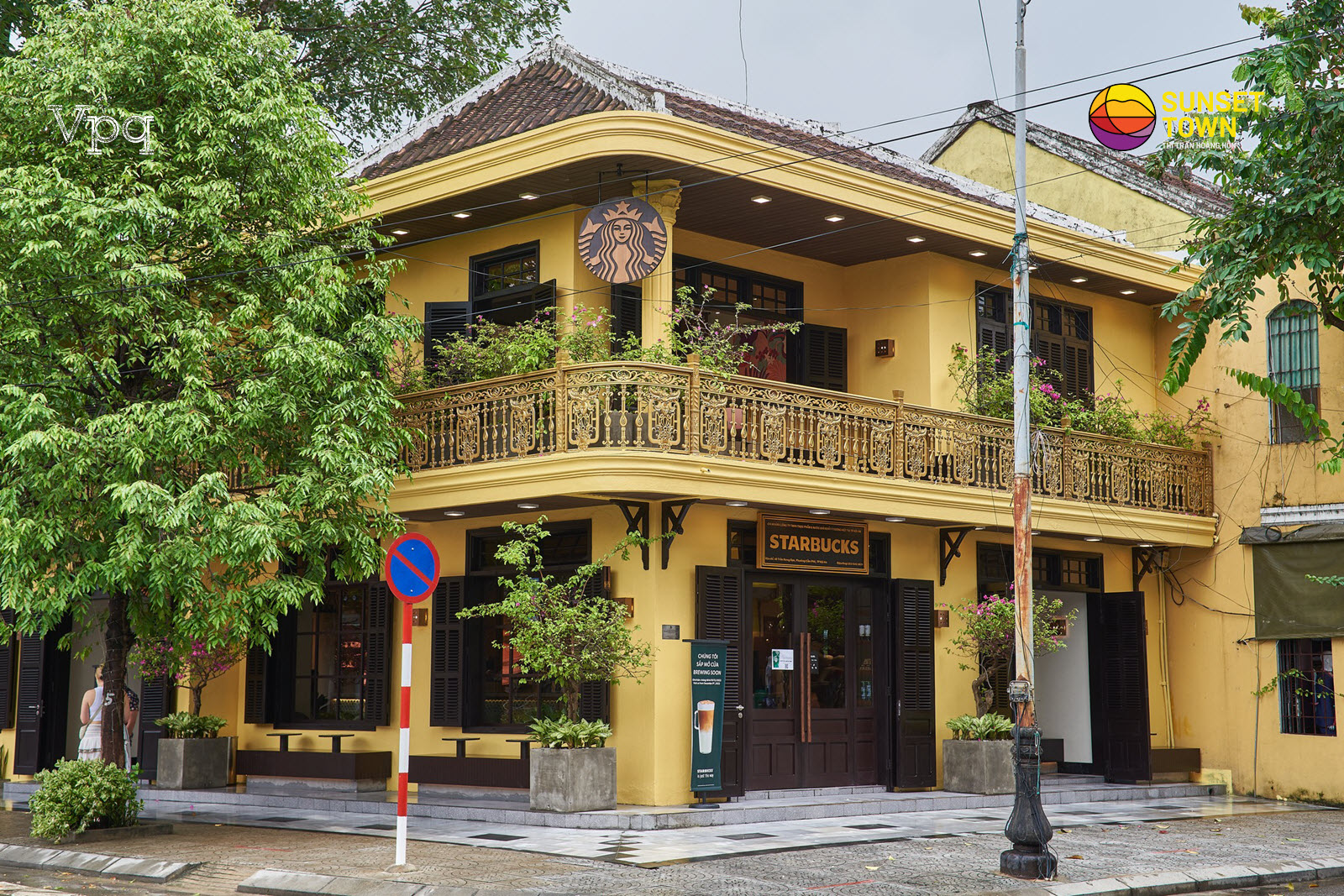 Thương hiệu Starbucks đã xuất hiện tại những địa danh du lịch hàng đầu của Việt Nam