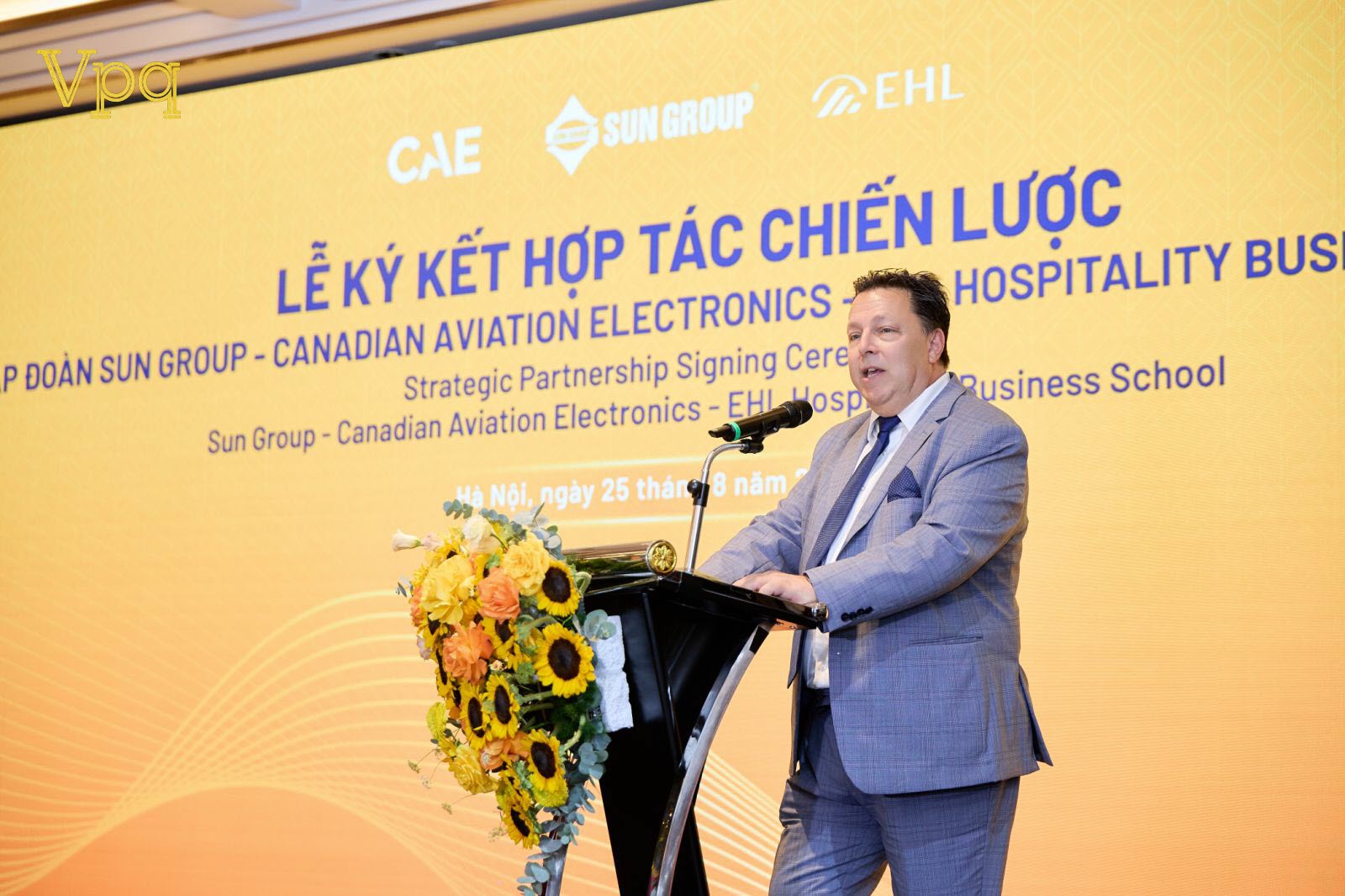 Ông Al Contrino cam kết CAE sẽ đồng hành cùng Sun Group xây dựng một nguồn nhân lực bền vững cho ngành hàng không