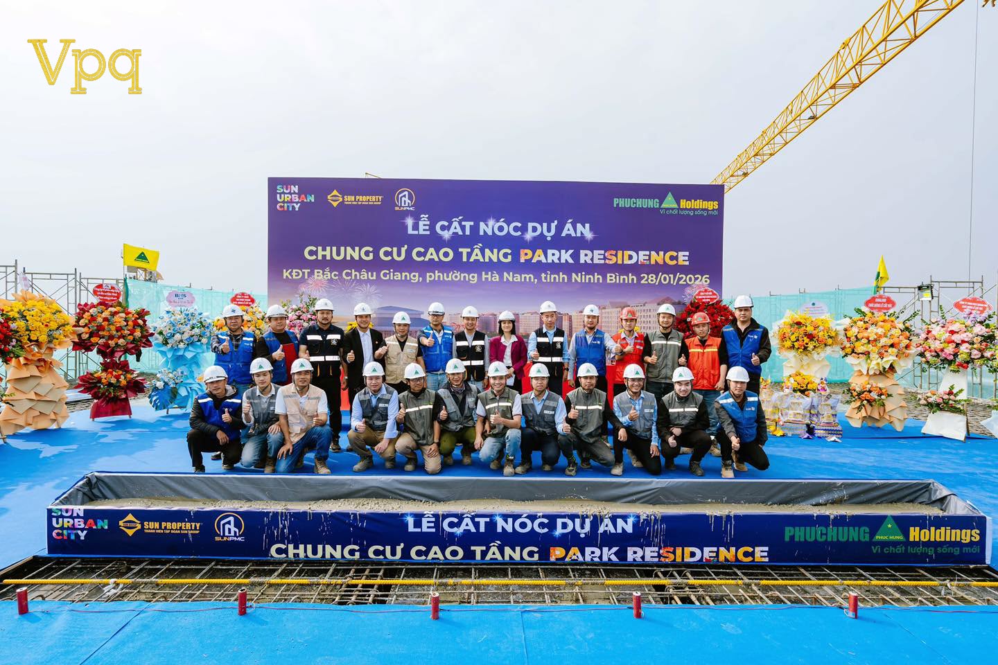 Nhà thầu chụp ảnh lưu niệm
