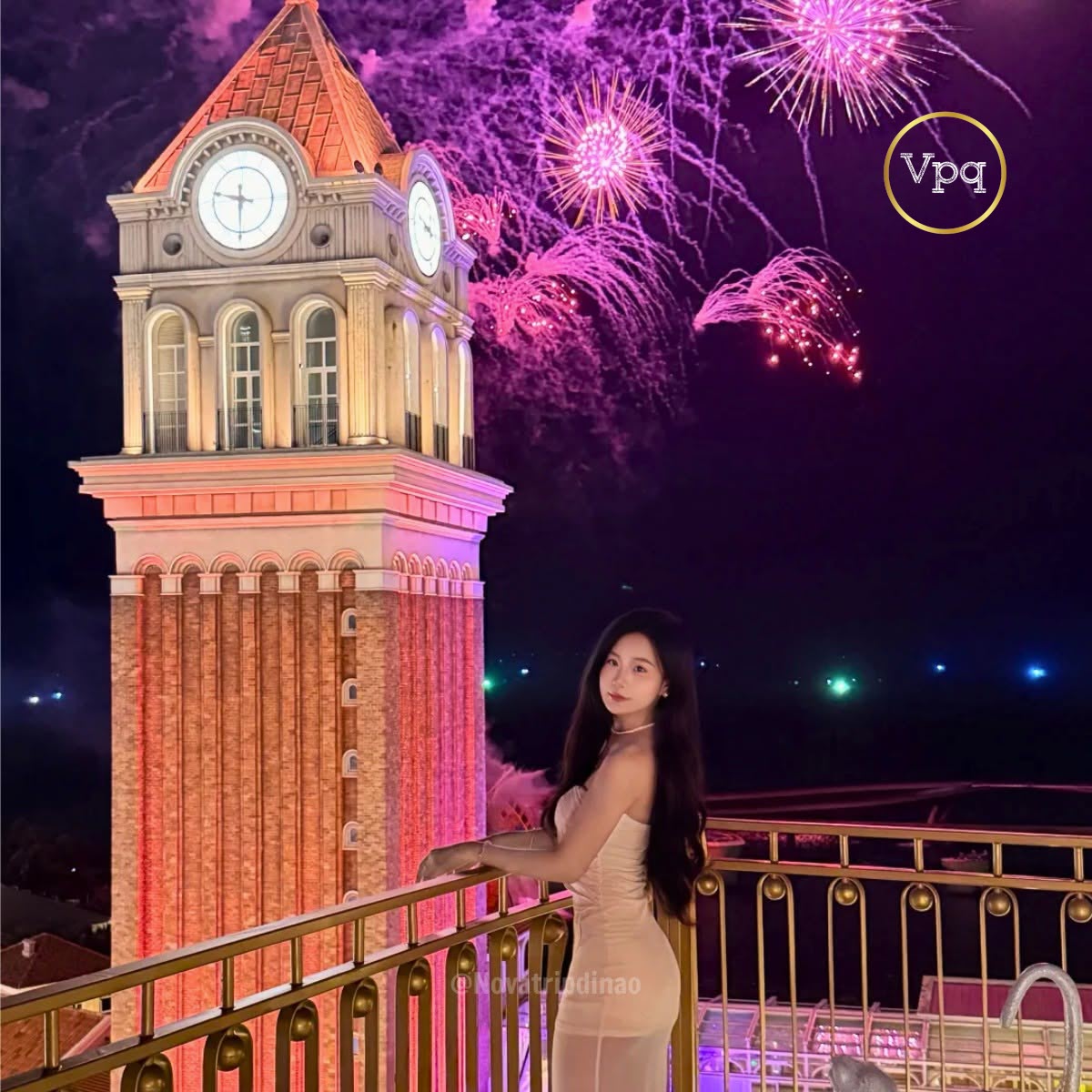 Check in ngắm pháo hoa với tháp chuông Phú Quốc
