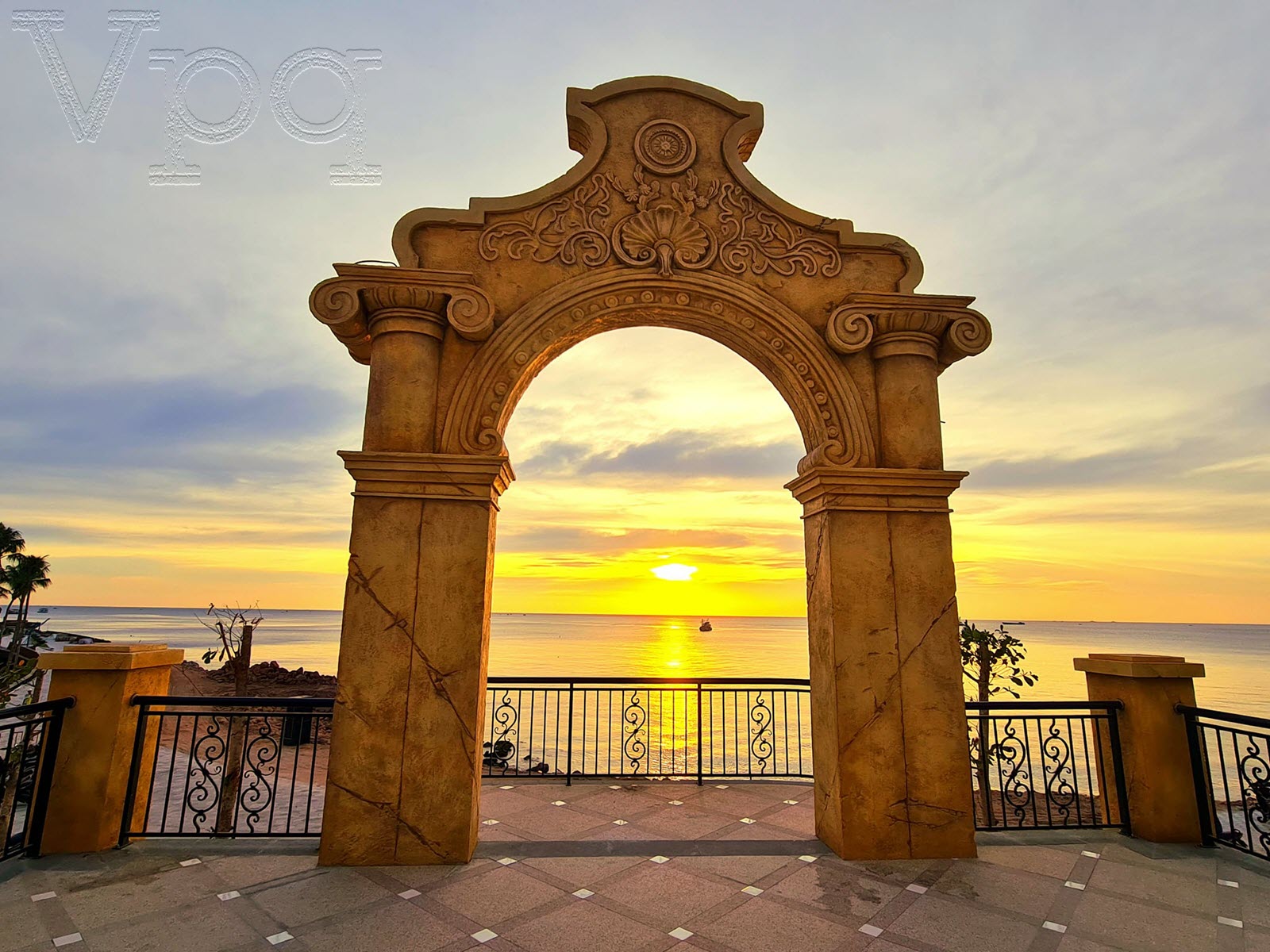 Hoàng hôn tuyệt tác tại Sunset Town