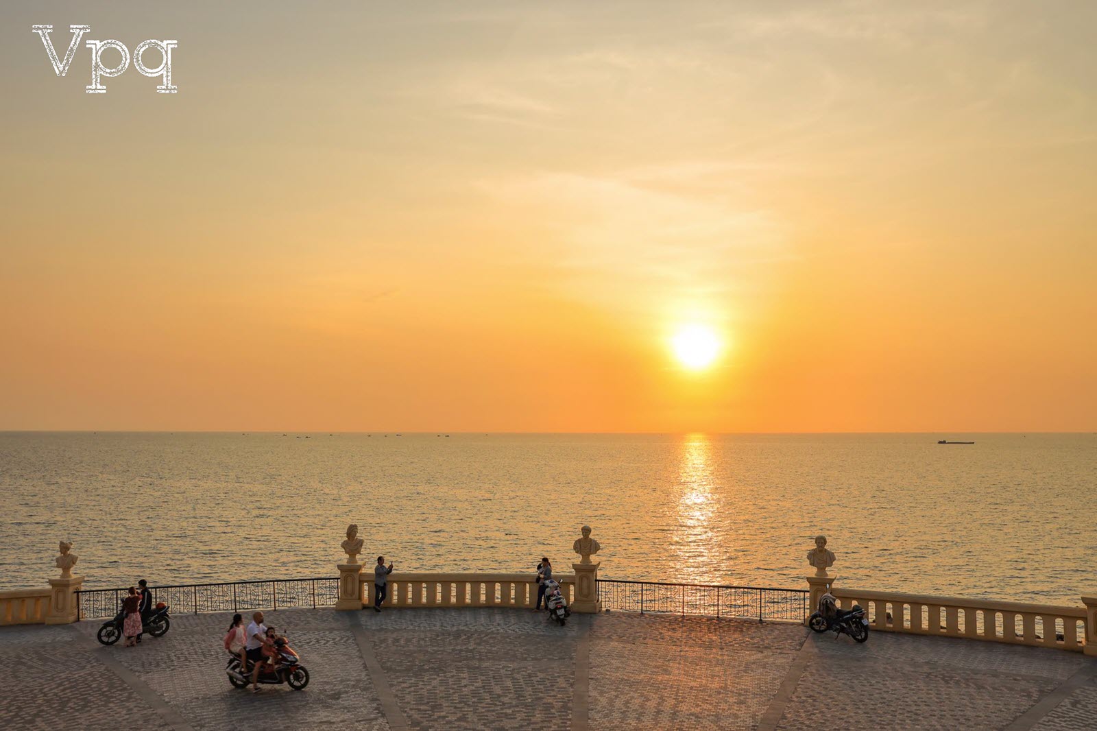 Quảng trường biển thị trấn Hoàng Hôn
