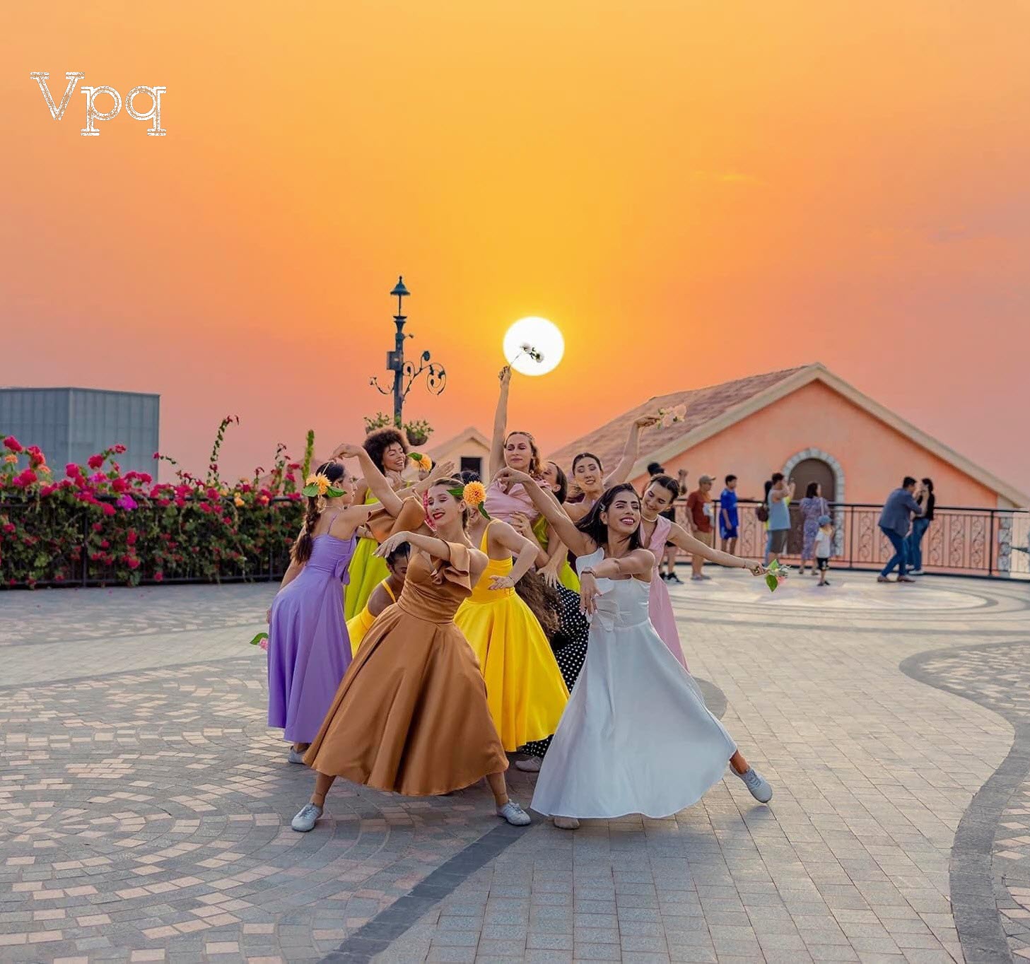 Những cô gái xinh đẹp tại thị trấn Hoàng Hôn - Sunset Town