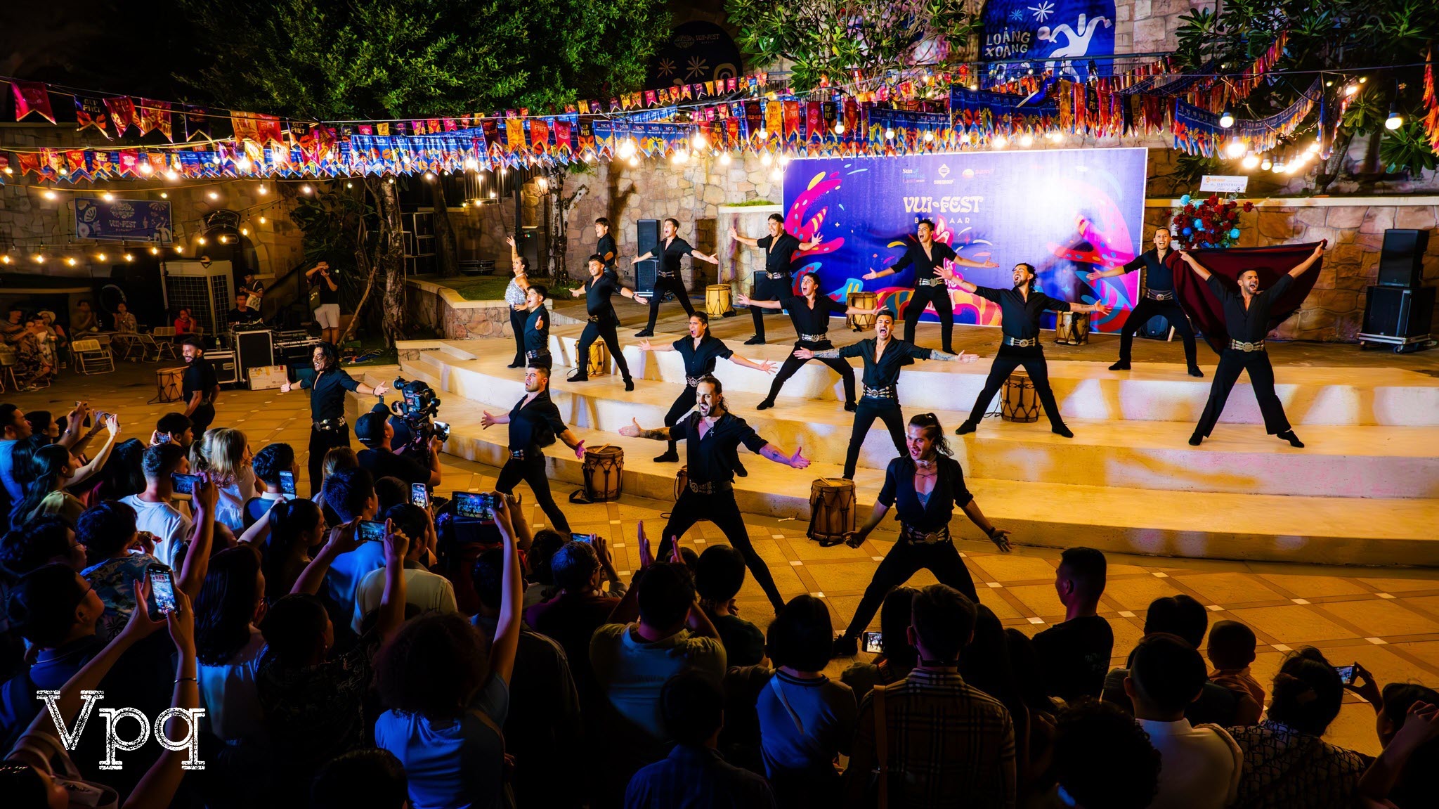 Kh&ocirc;ng gian nghệ thuật ngập tr&agrave;n Vuifest Bazaar
