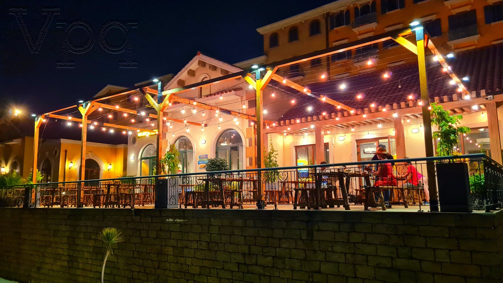 View trực diện biển, ngắm cầu Hôn và thưởng thức đồ ăn tươi ngon