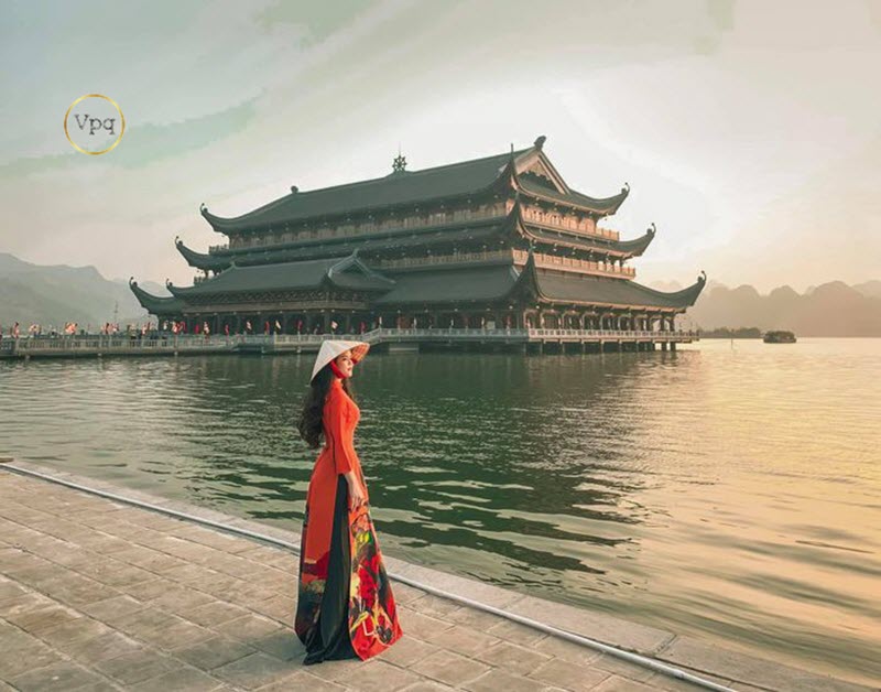 Tam Chúc được ví như là Vịnh Hạ Long trên cạn