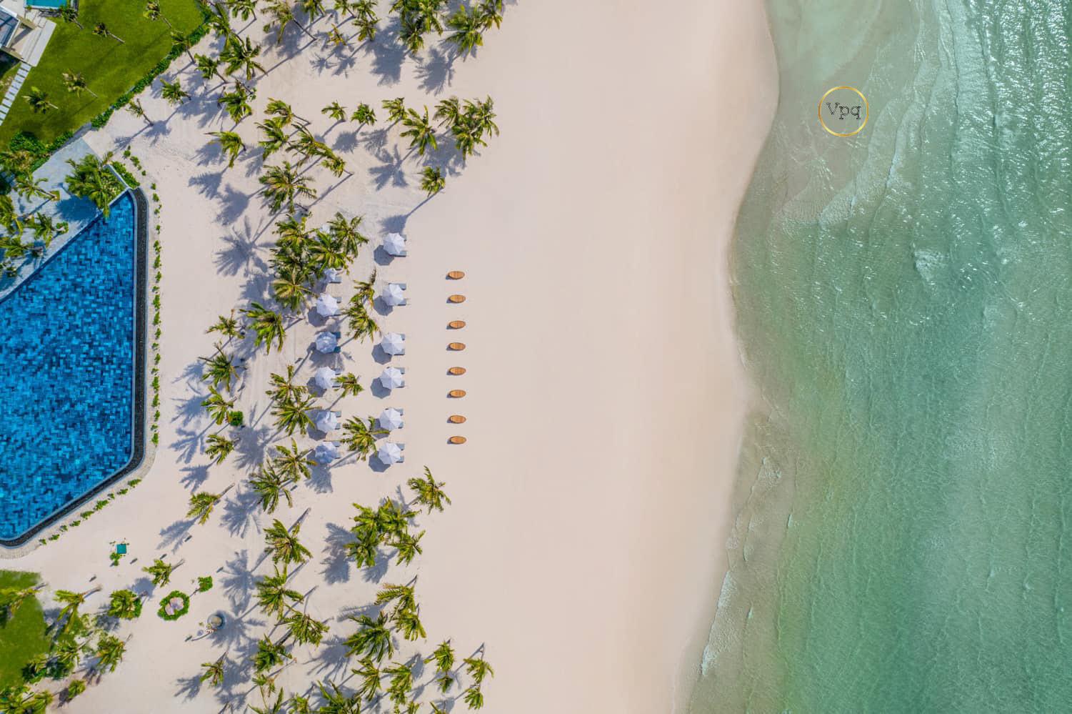 Khu vực b&atilde;i tắm tại New World Phu Quoc Resort
