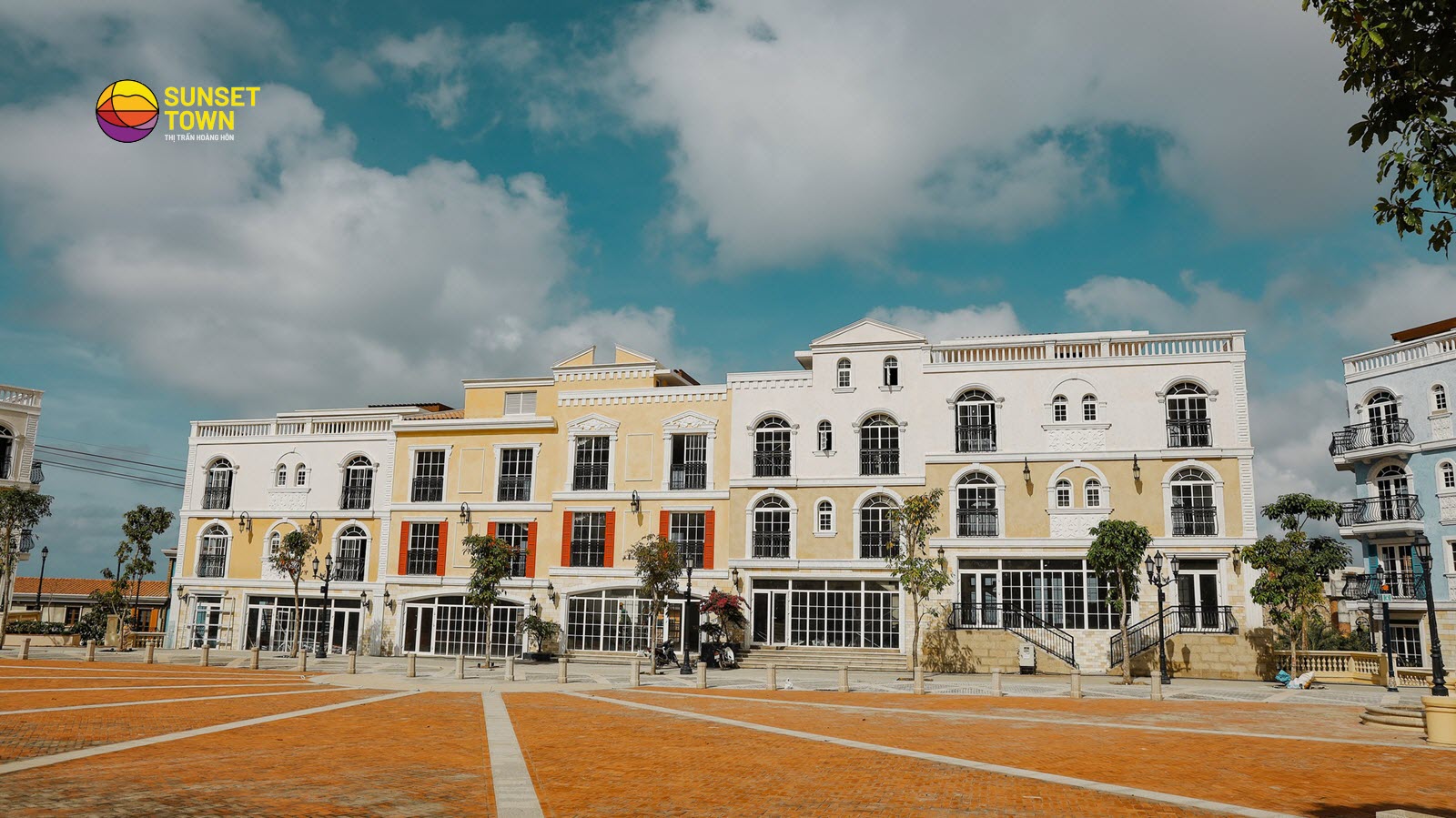 Những căn Shophouse The Center khu vực quảng trường Con Sò Siena