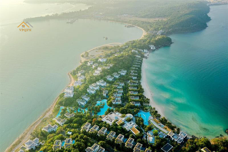 Cũng bởi thi&ecirc;́u &ldquo;mảnh ghép&rdquo; phong cách nhi&ecirc;̣t đới - hay còn gọi là phong cách Tropical, bức tranh nghỉ dưỡng ở Phú Qu&ocirc;́c v&acirc;̃n chưa thực sự hoàn hảo&hellip;