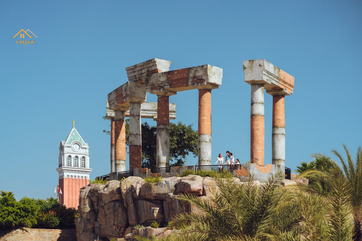 Cột đ&aacute; Pompei tại Sun Premier Village Primavera