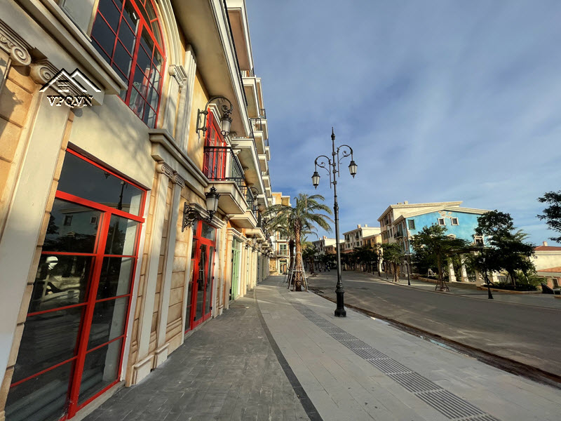 Vỉa hè mặt tiền Shophouse The Center đã được thi công chỉnh trang